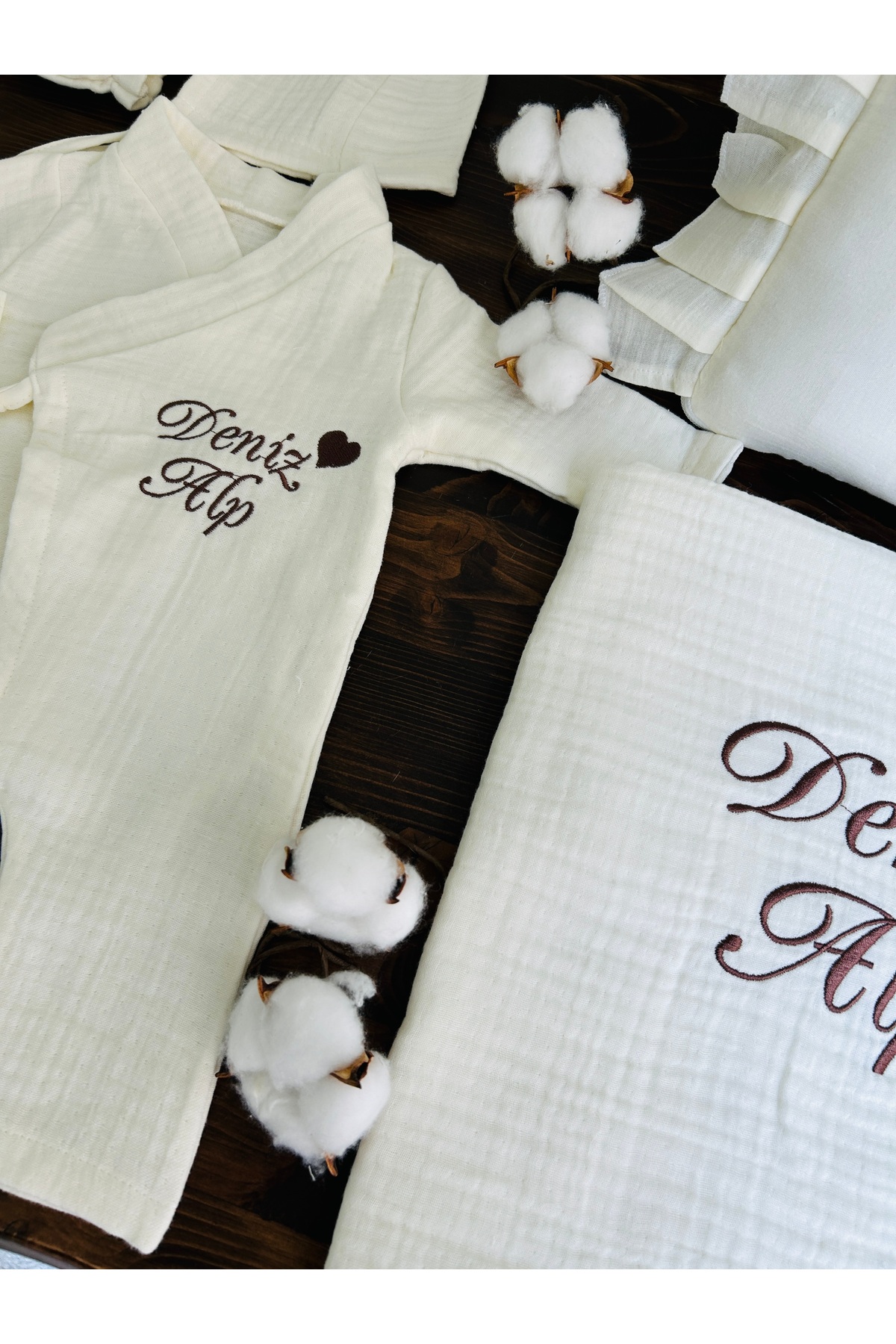 KARSU TASARIM İsme Özel Nakış Işlemeli 4katlı Müslin %100pamuk Hastane Çıkışı fotoğrafı 6 (önizleme)