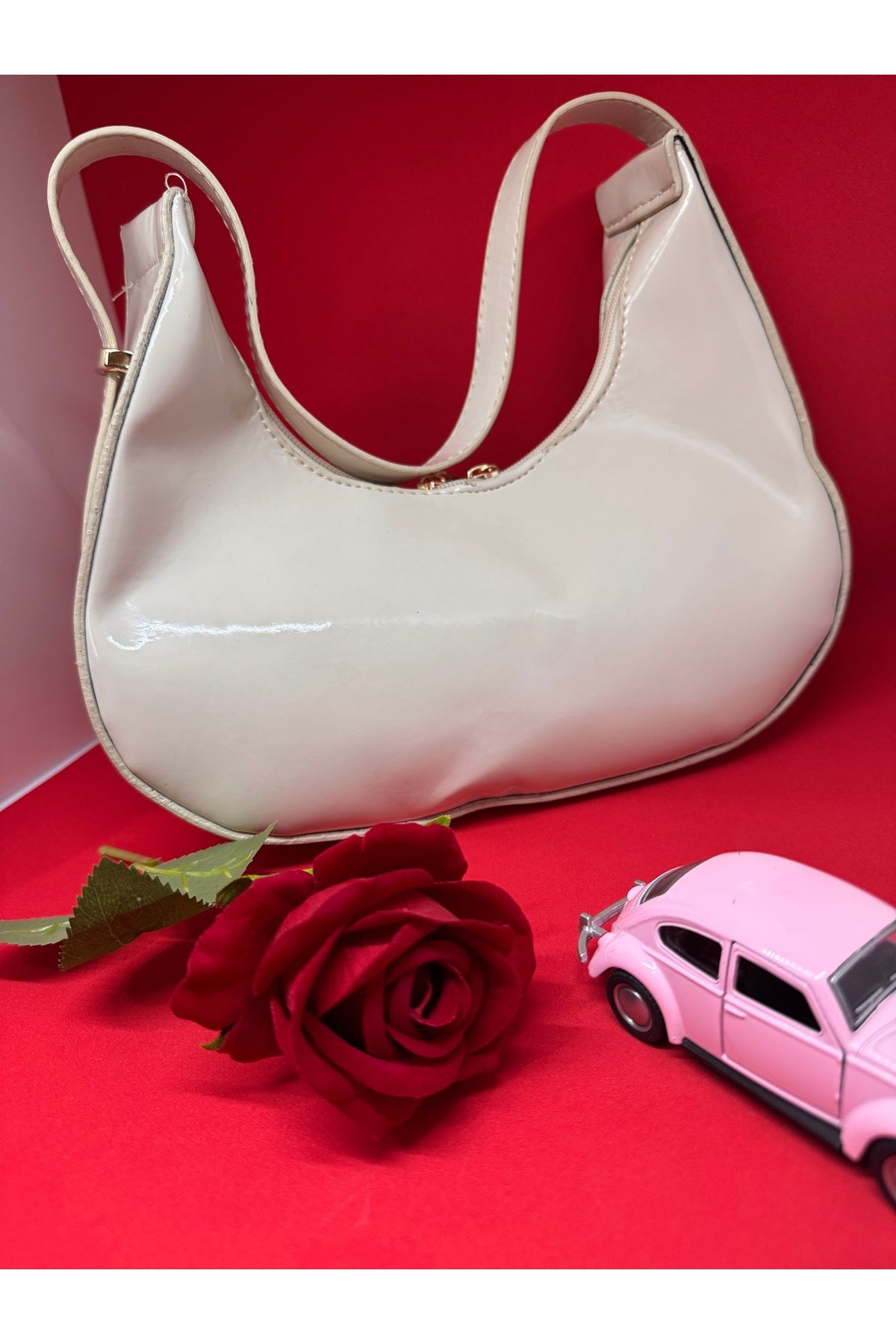 shop Kadın Kol Çantası Rugan Kemerli Retro Parlak