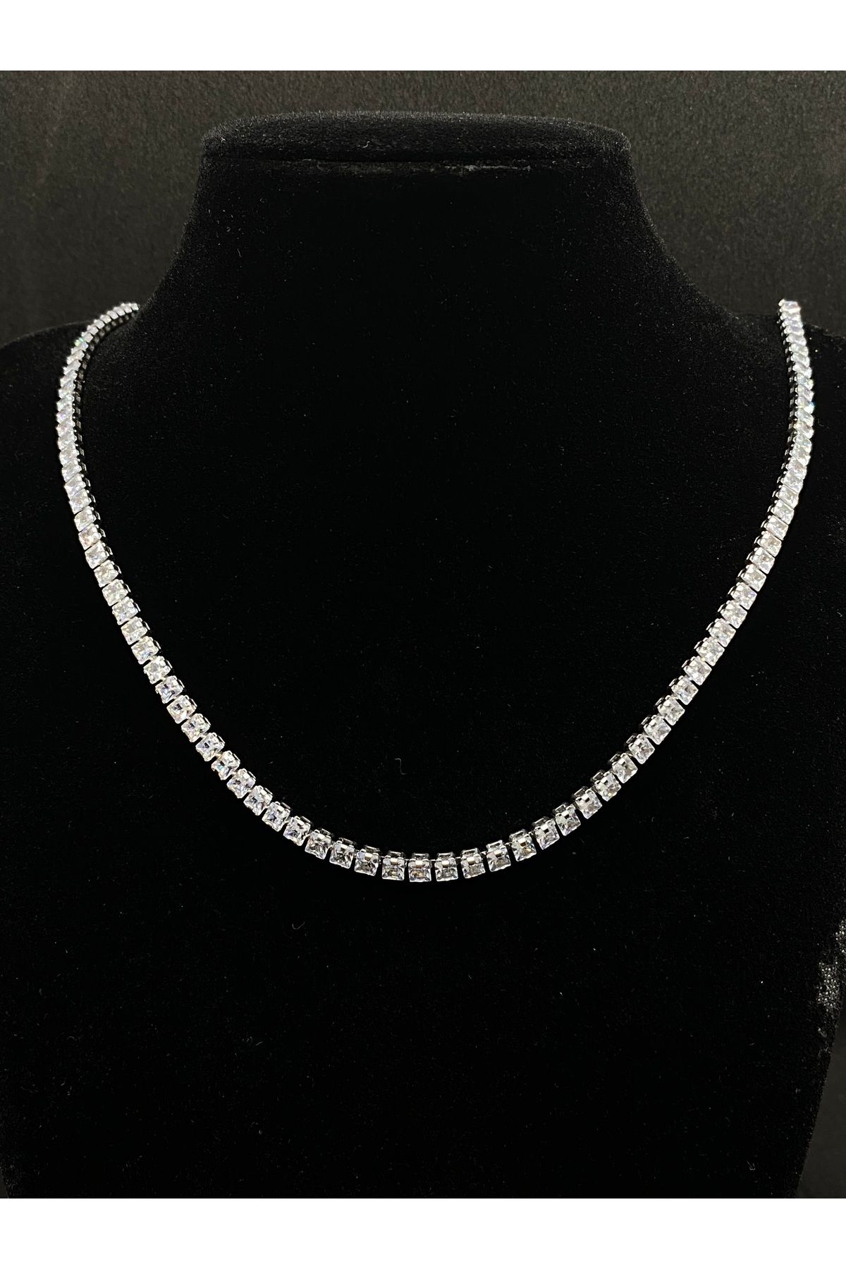 Jiji Jewelery Döküm Su Yolu Klasik Kare Zirkon Taş Gümüş Renk Paslanmaz Çelik Kolye