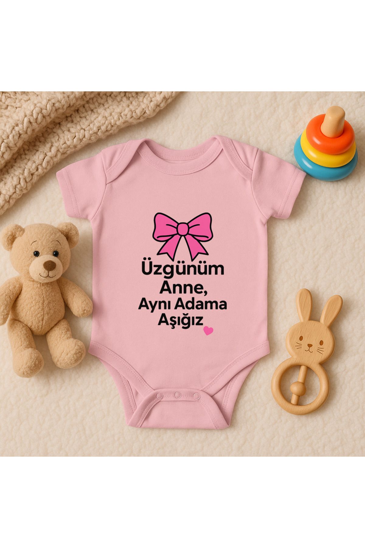 Magic Bravo %100 Pamuk Üzgünüm Anne Aynı Adama Aşığız Baskılı Pembe Bebek Çıtçıtlı Badi Zıbın Body