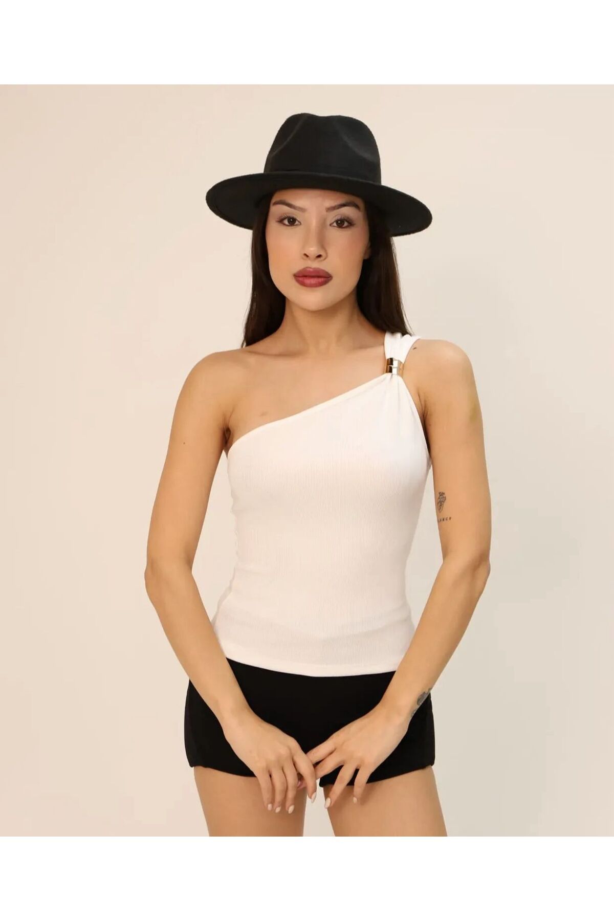 LOOKMEG Woman Tek Omuz Aksesuar Detaylı Bluz Atlet