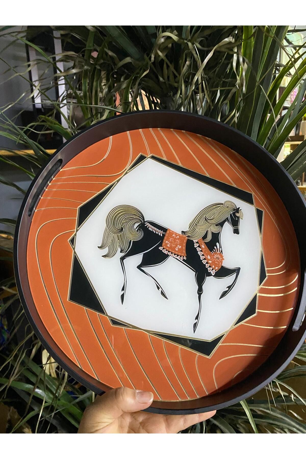 Vitale At Figürlü Yuvarlak Ahşap Dekoratif Tepsi 36 cm