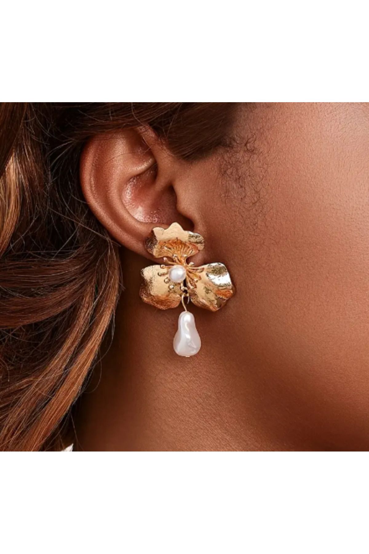 SE Jewellery Collection Selin Ersoy Altın Renkli Çiçek Formlu İncili Küpe