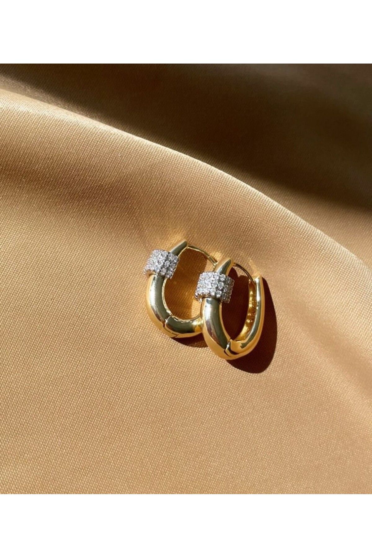 Vent Oval Zirkon Taşlı Küpe