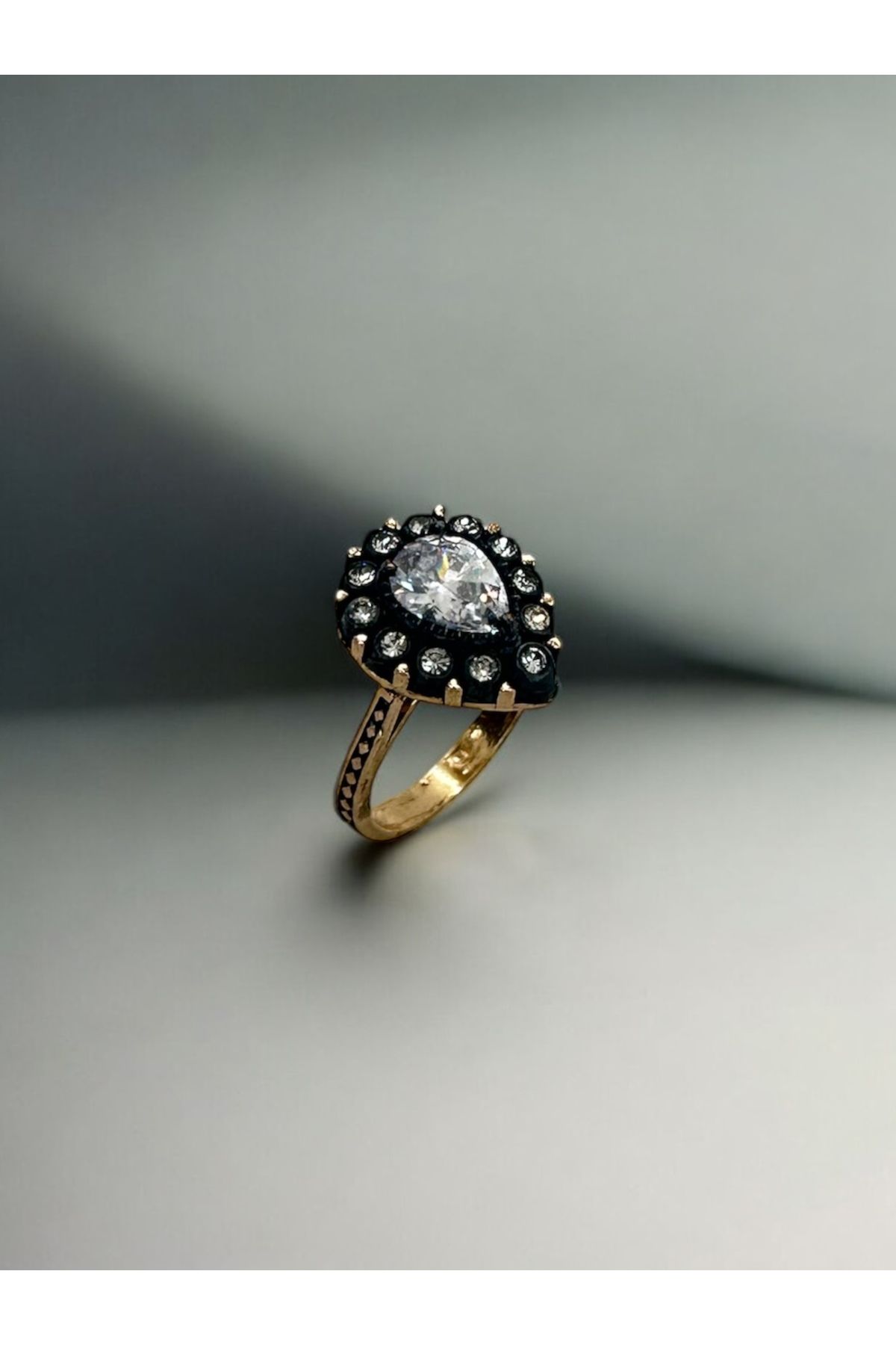 FUYA JEWELLERY Zirkon Taşlı Damla Yüzük