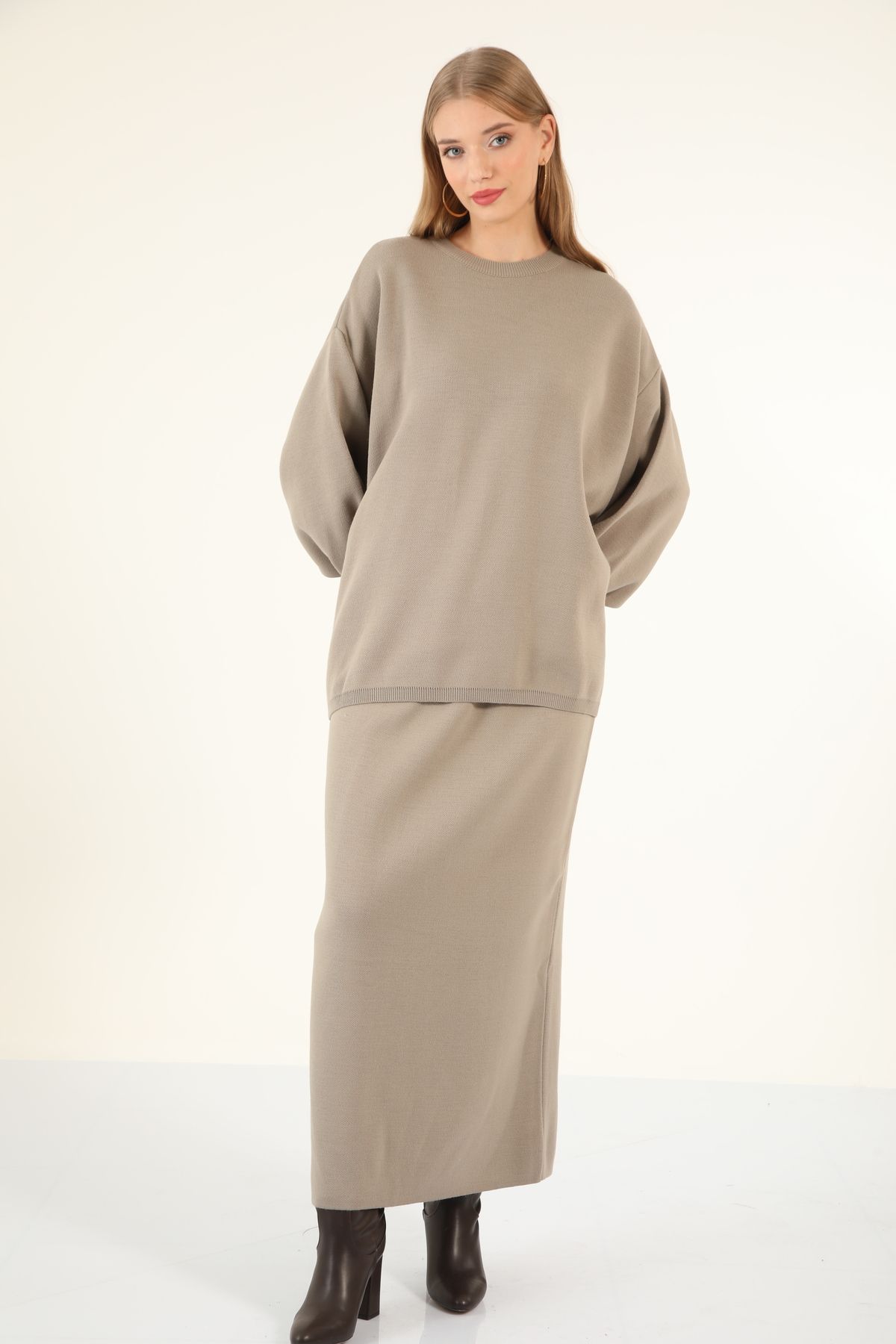 Suede Style 30240 - Şık Rahat Salaş Triko Etekli Kadın Takımı