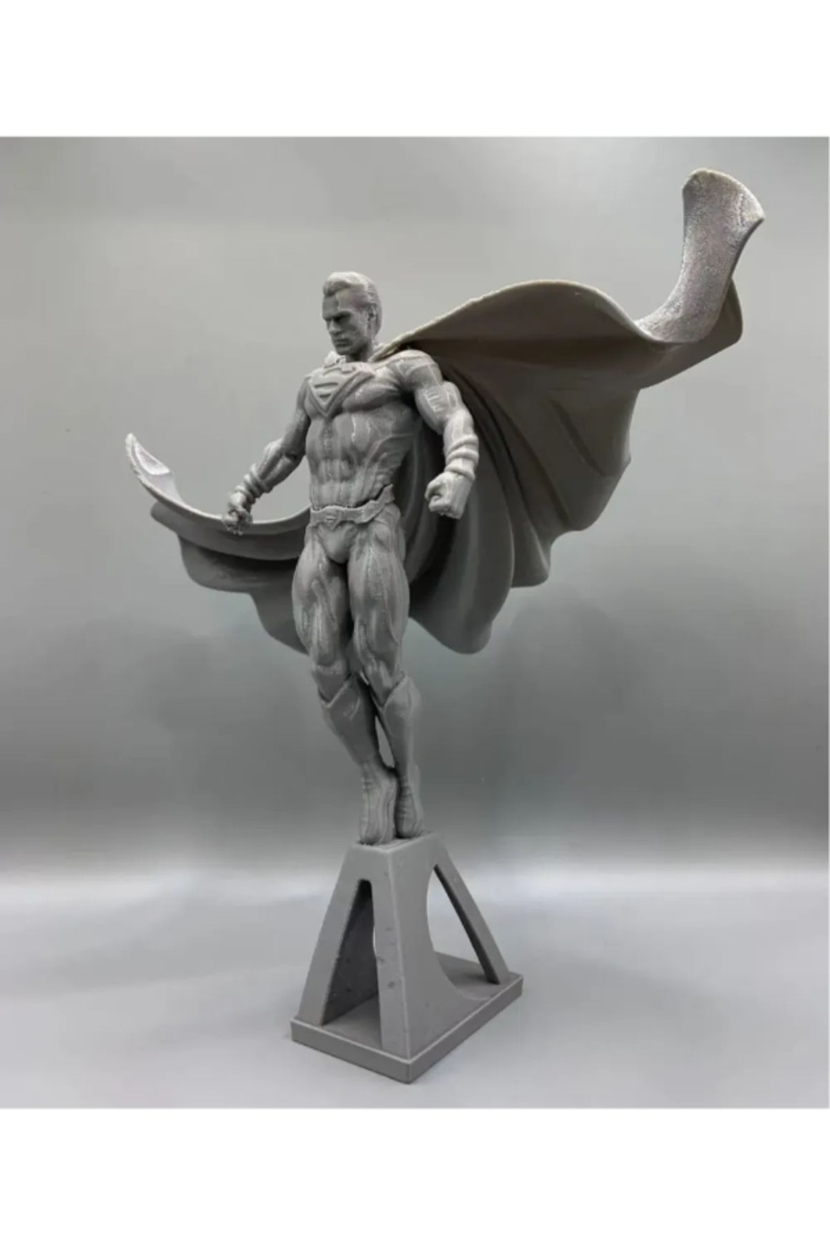 NOMOTHETIC Hunter Ultraman Figürü