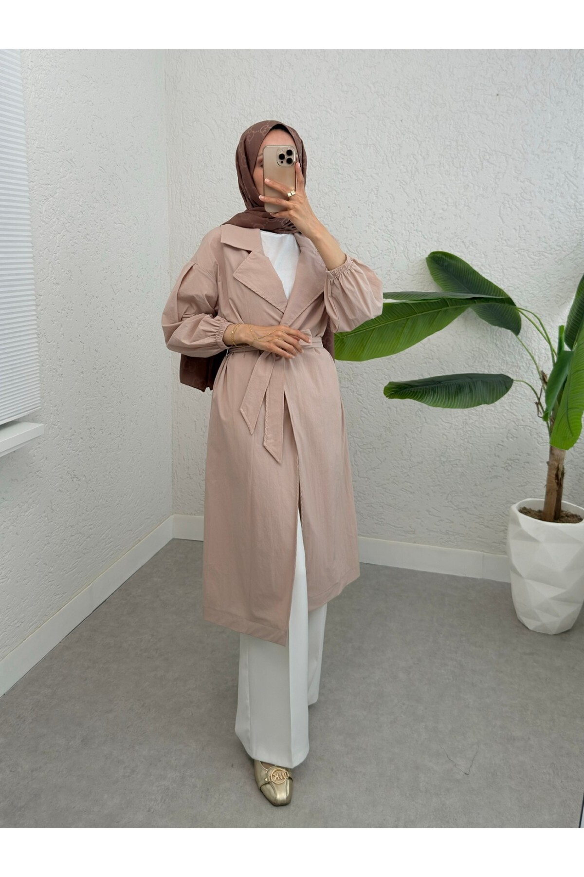 Modamorfo-Steinfarbener Trenchcoat mit elastischen Ärmeln und Gürtelfutter 3