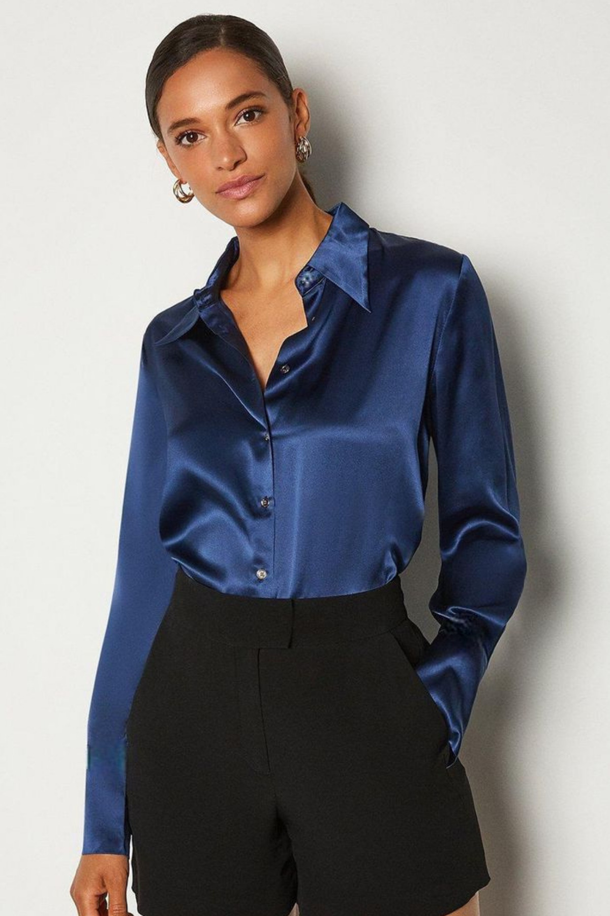 thesunfyre  Kadın Lacivert Şık Ve Casual Uzun Kollu Dar Kesim Düğmeli Saten Gömlek - Görsel 2