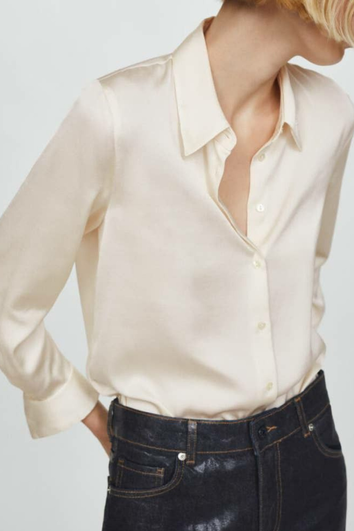 thesunfyre  Kadın Ekru Şık Ve Casual Uzun Kollu Dar Kesim Düğmeli Saten Gömlek - Görsel 2