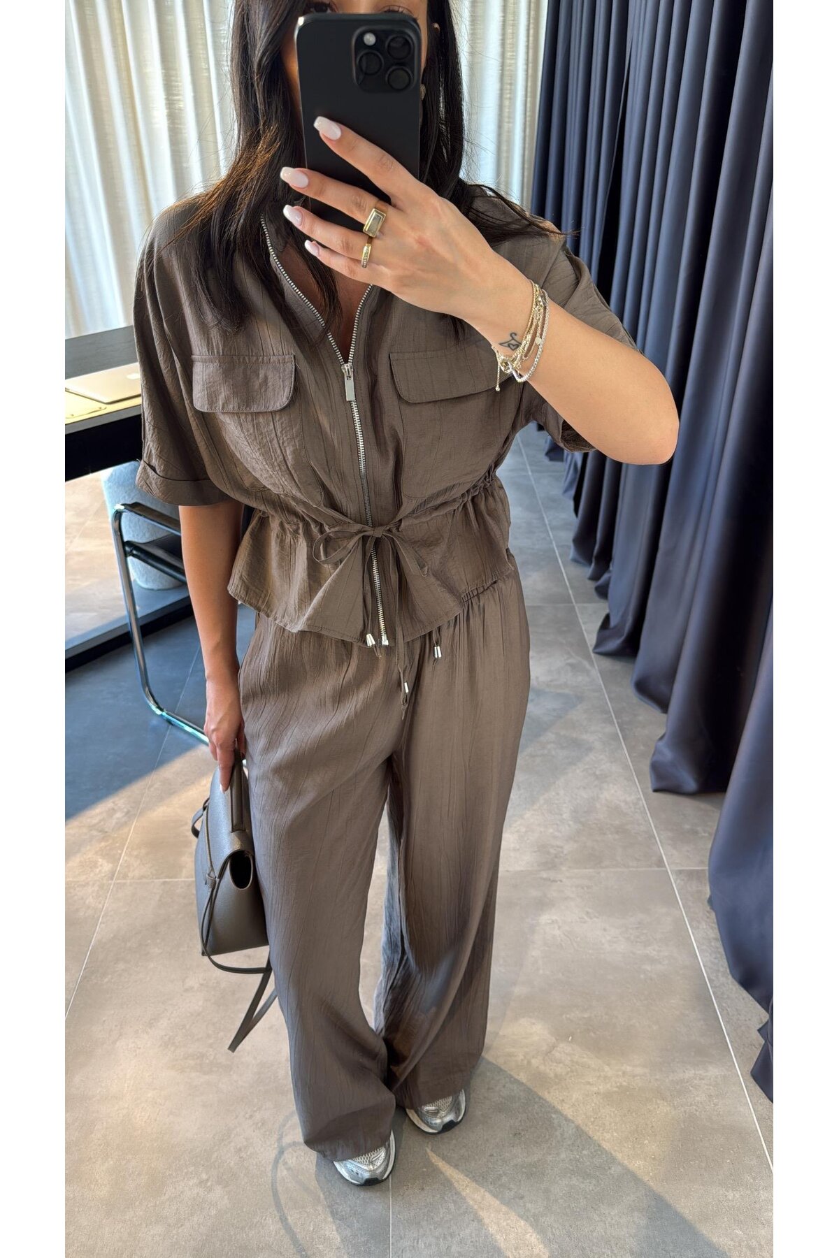 BELLA FASHION Komplet jakne i pantalona sa kratkim rukavima i vezanim strukom