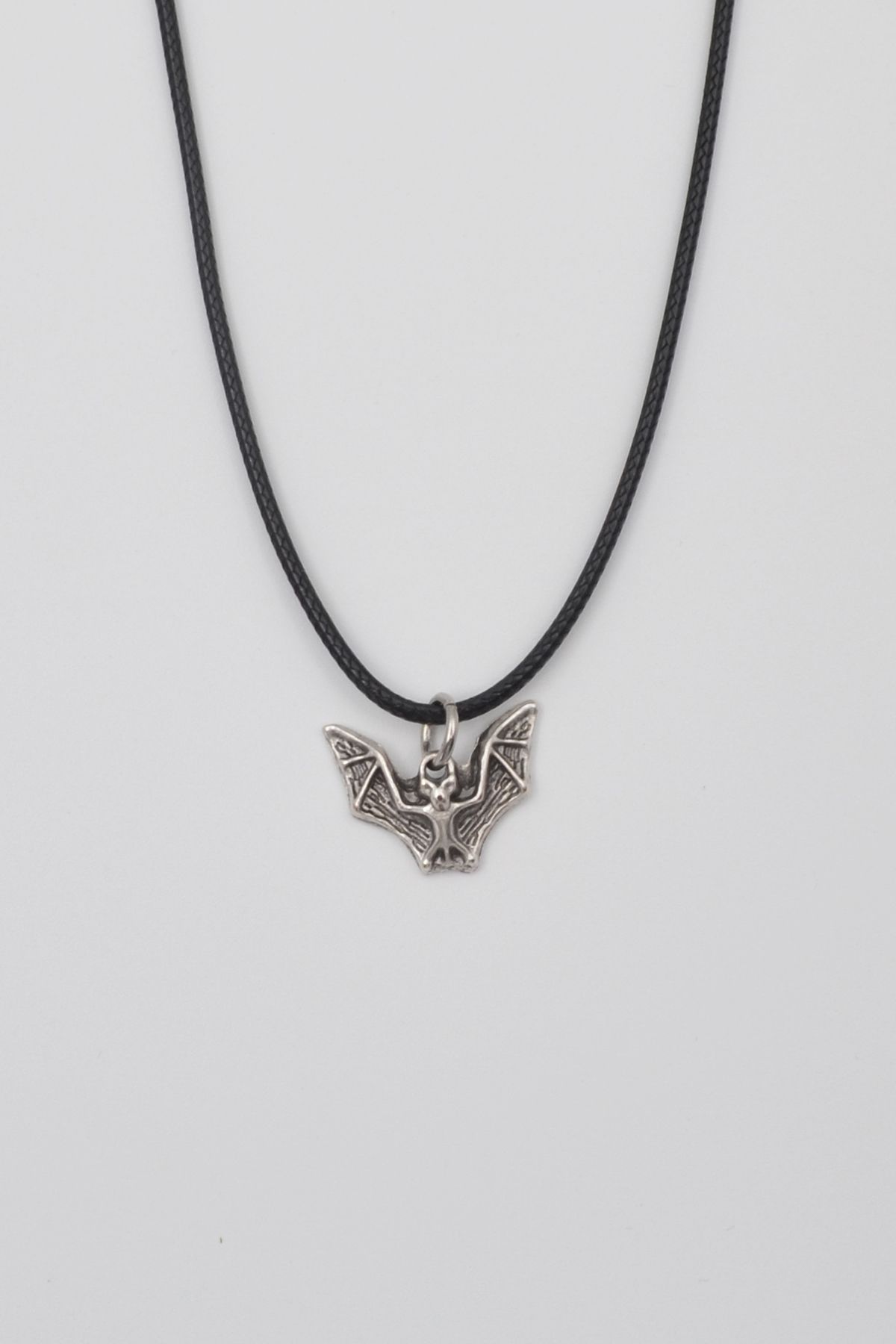 Bu Farklı Minimalist Gotik Yarasa Kolye - PU Deri İp Zincirli Unisex Gümüş Kaplama - 60 cm