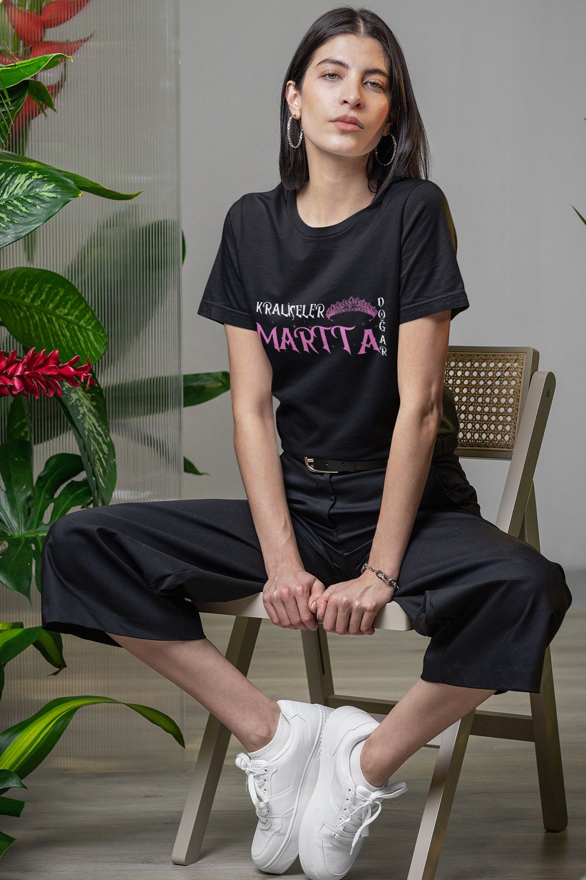 qoeuyl boutique Kraliçeler Bu Ayda Doğar Baskılı Anne Eş Sevgili Arkadaşa Hediyelik %100 Pamuklu Siyah Kadın T-Shirt