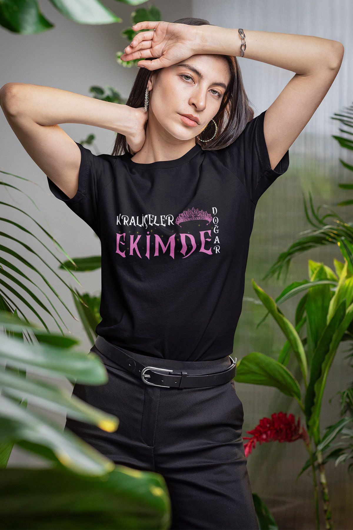 qoeuyl boutique Kraliçeler Bu Ayda Doğar Baskılı Anne Eş Sevgili Arkadaşa Hediyelik %100 Pamuklu Siyah Kadın T-Shirt