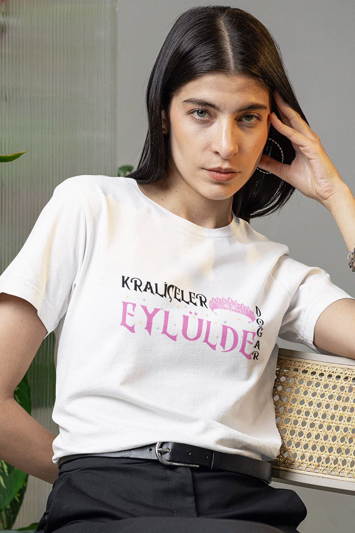 qoeuyl boutique Kraliçeler Bu Ayda Doğar Baskılı Anne Eş Sevgili Arkadaşa Hediyelik %100 Pamuklu Beyaz Kadın T-Shirt