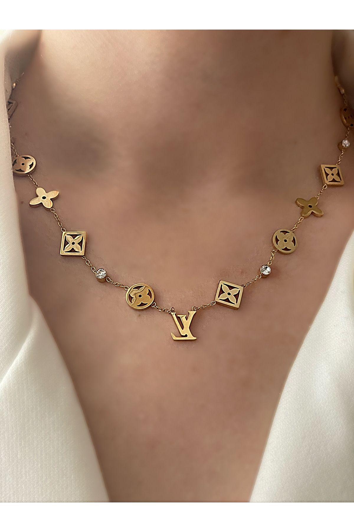 JELLY Kadın Çelik Altın Renk Yonca Model Zirkon Taşlı Işıltılı Tasarım Kolye