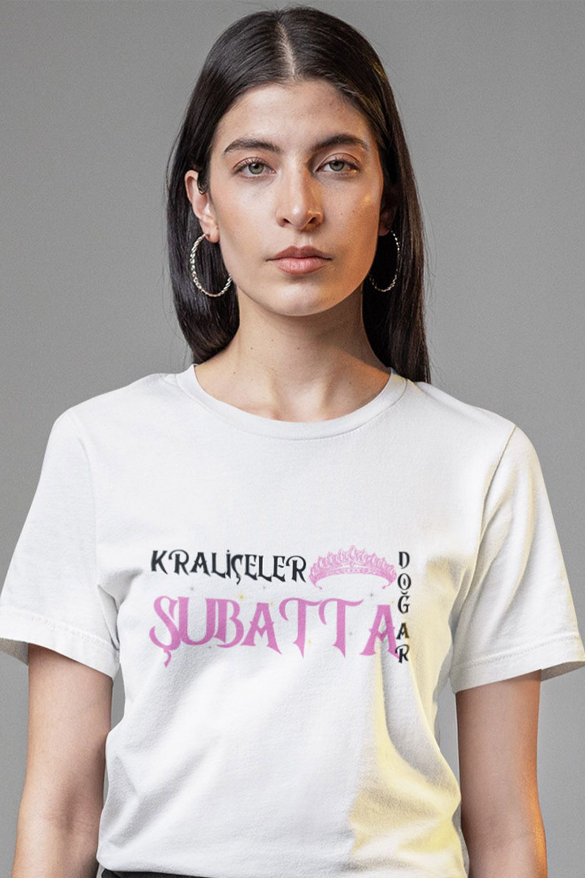 qoeuyl boutique Kraliçeler Bu Ayda Doğar Baskılı Anne Eş Sevgili Arkadaşa Hediyelik %100 Pamuklu Beyaz Kadın T-Shirt