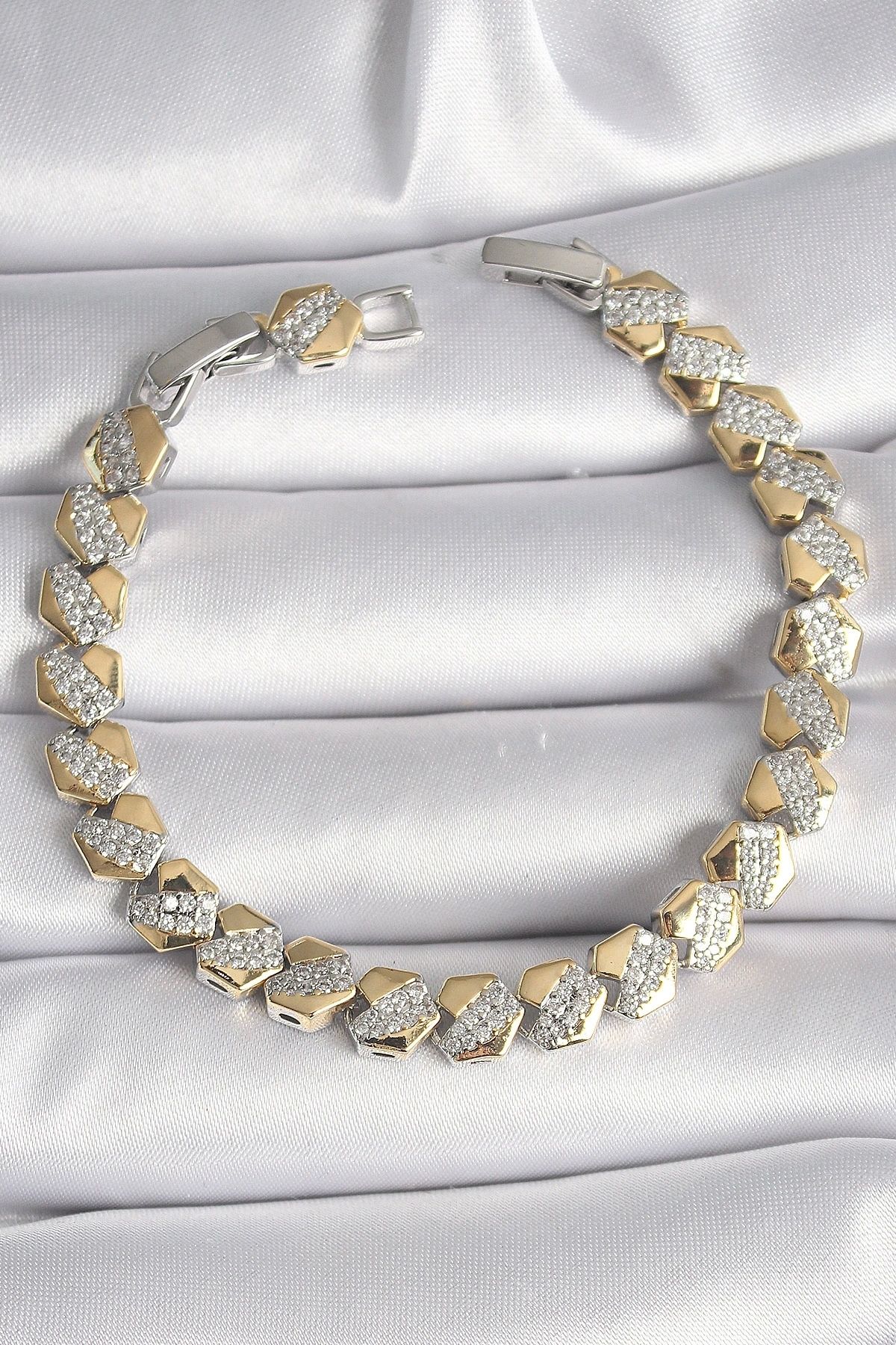 OurStyles Pirinç Mix Renk Kalp Model Zirkon Taşlı VIP Seri Kadın Bileklik - TJ-BB6494