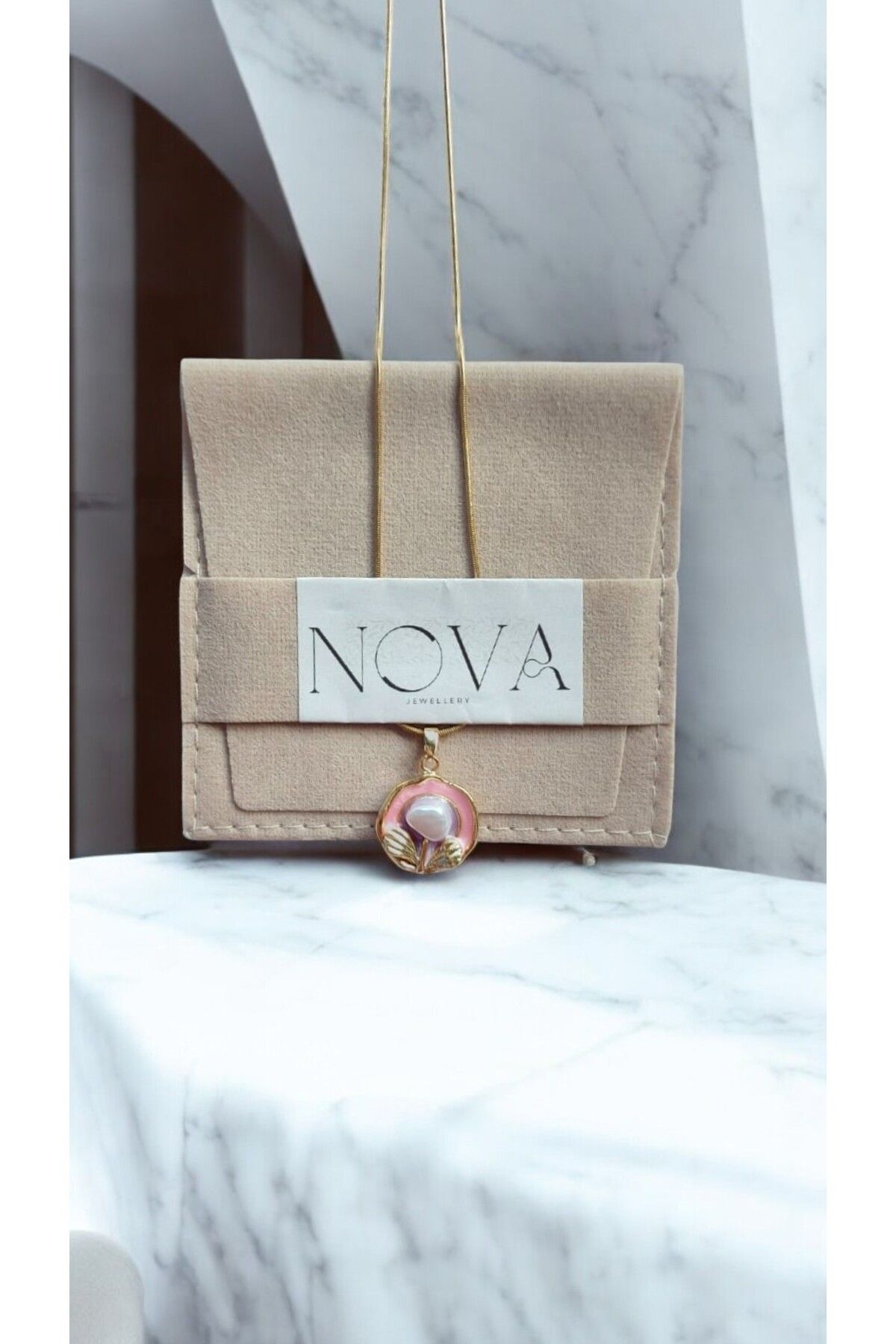 NOVA JEWELLERY Çelik Gold Renk Zincir Portre Çiçek İşlemeli Zirkon Taşlı Kolye |STEEL NECKLACE