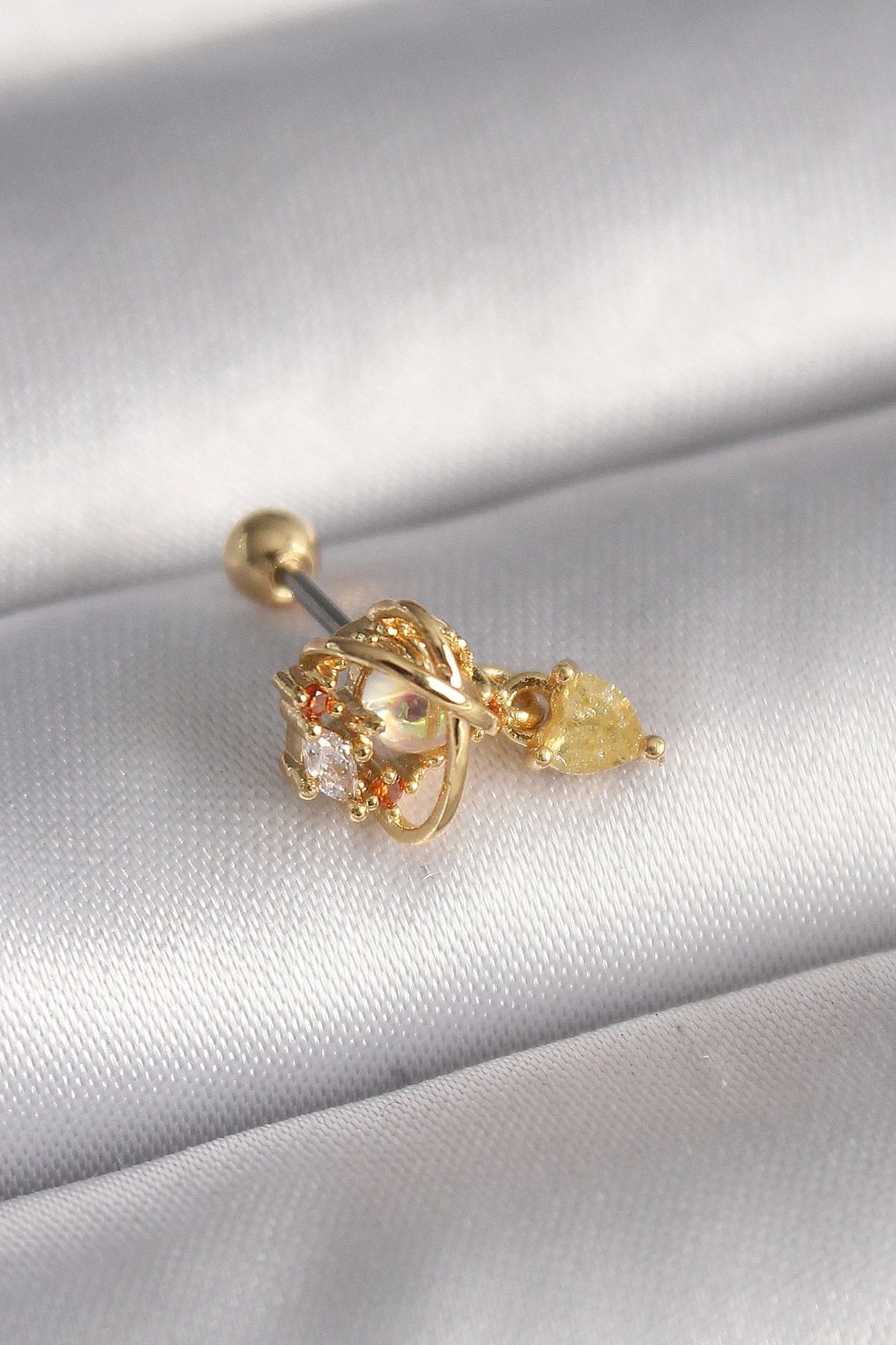 OurStyles 316L Çelik Gold Renk Zirkon Taşlı Sallantı Kalp Detay Tragus Piercing - TJ-PR1360