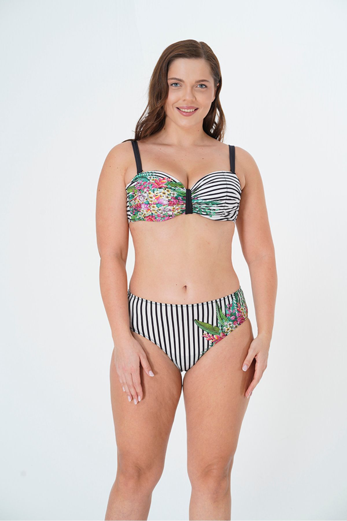 Sunsurf 2025 Kreasyonu Siyah Beyaz Çiçek Desenli Bikini Takımı Battal Beden