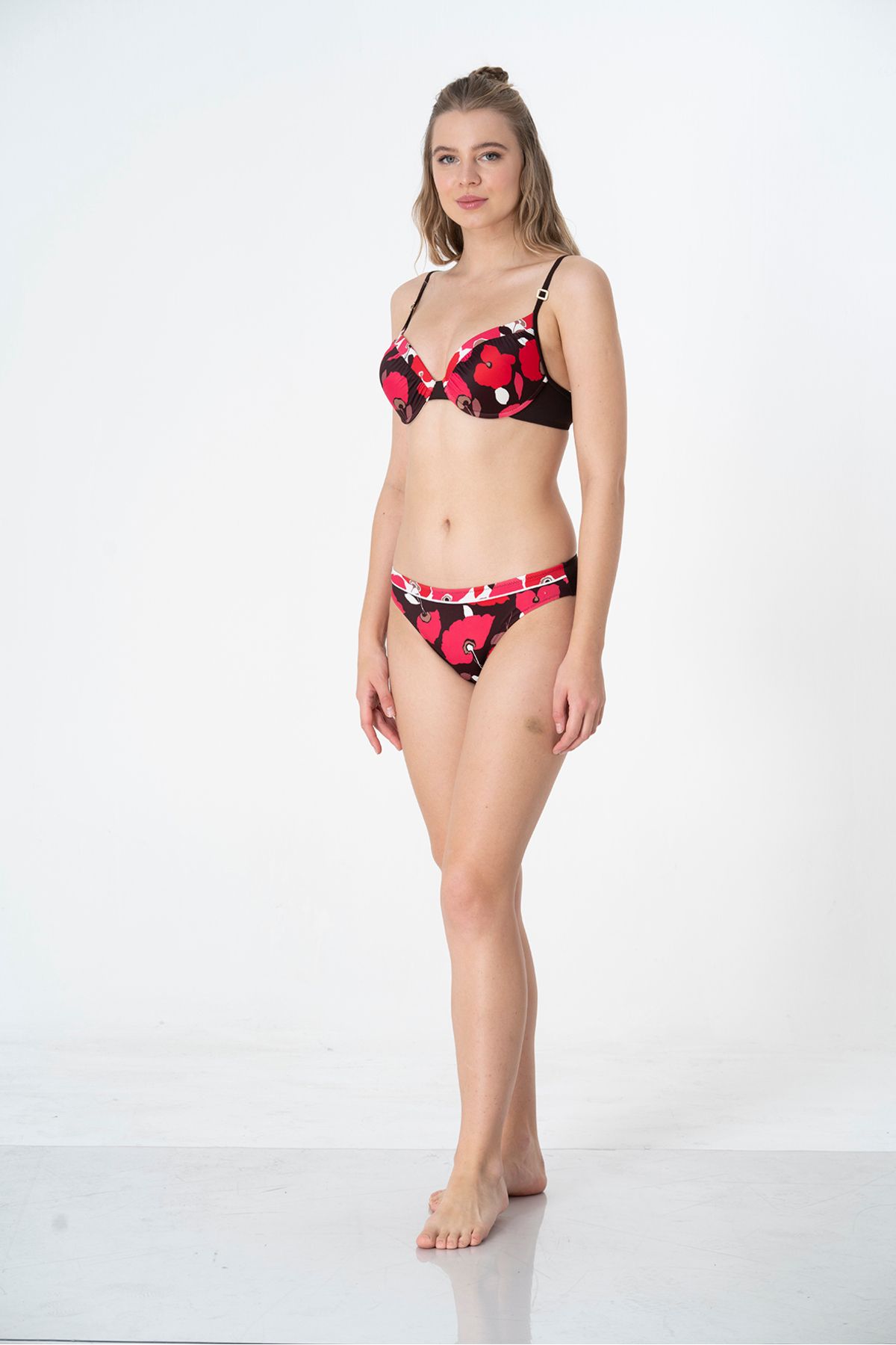 Sunsurf 2025 Kreasyonu Kırmızı Kahve Rengi Çiçek Desenli Bikini Takımı