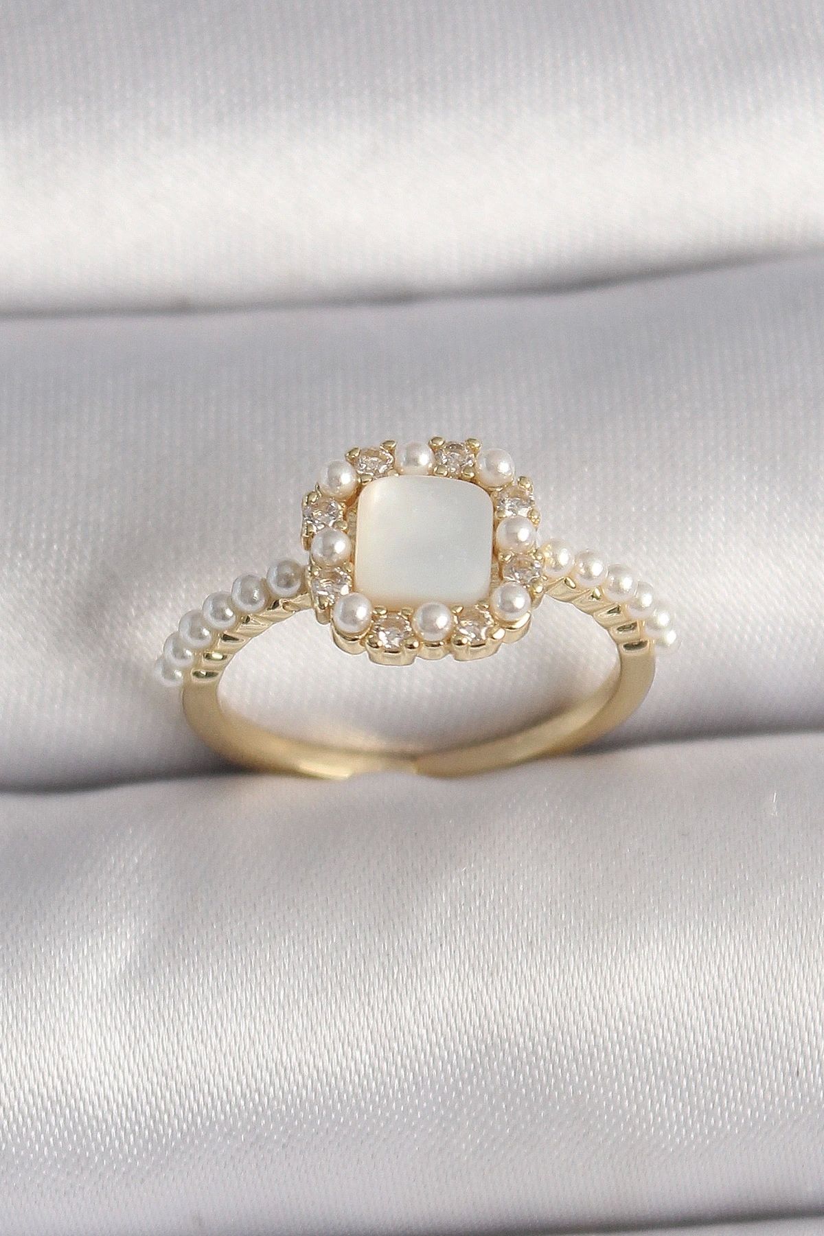 OurStyles Pirinç Gold Renk İncili Kare Beyaz Mineli Ayarlanabilir Kadın Yüzük - TJ-BYK3567