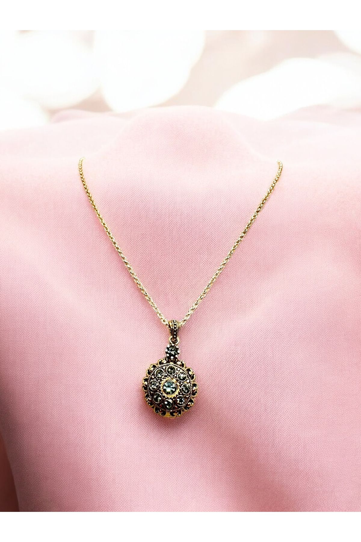 FUYA JEWELLERY Elmas Montür Çiçek Motif Kolye