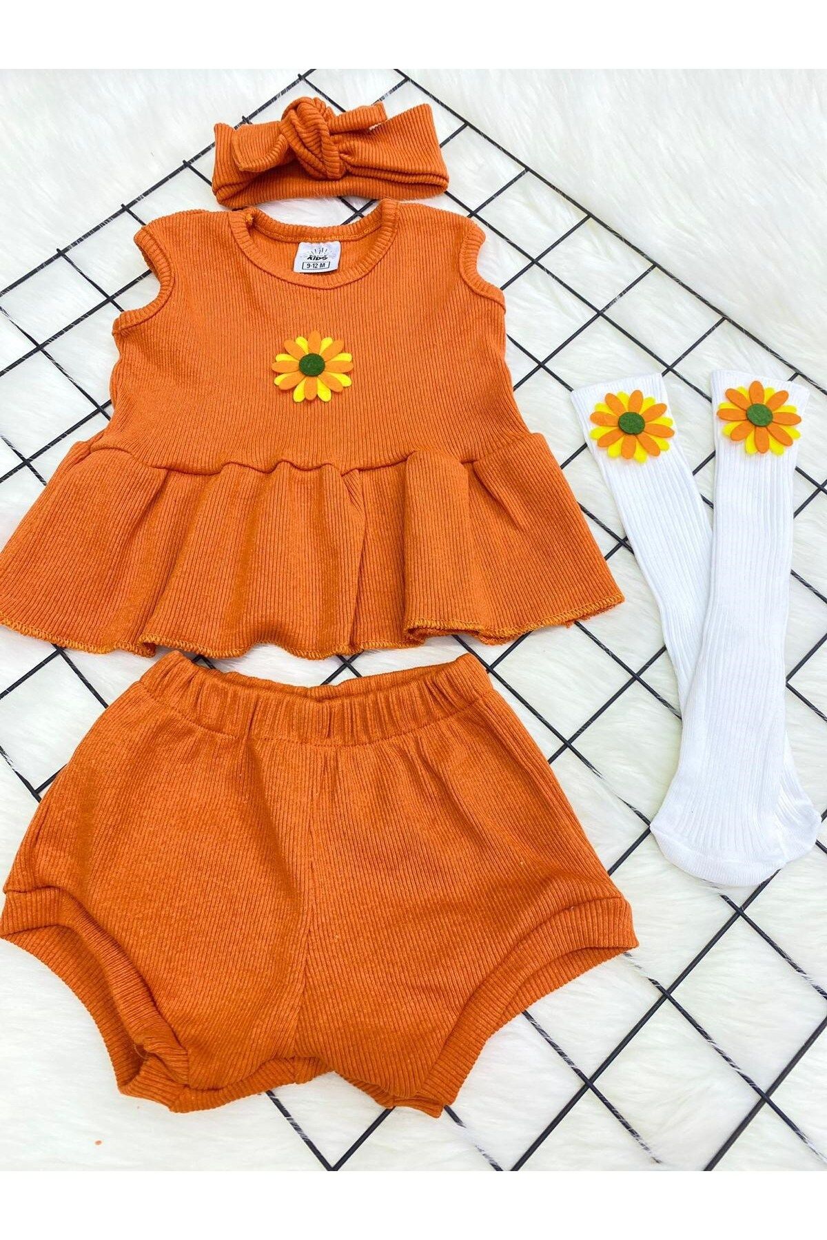 ŞAPKAKİDS TURUNCU RİBANA ŞORT BLUZ BANDANA VE KEÇELİ BEYAZ ÇORAP SET