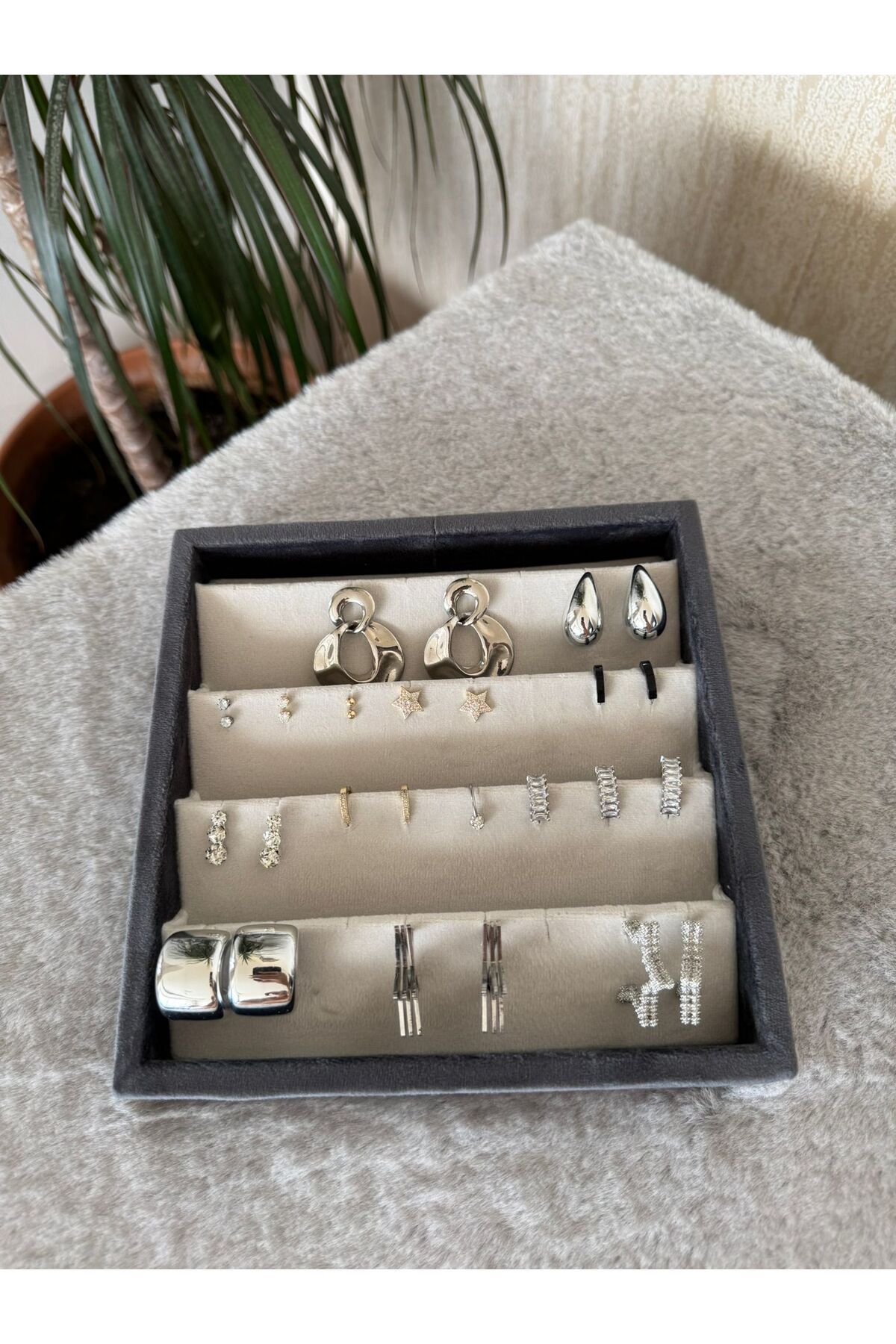 NAZLI Yerli Üretim Süet Kumaş Antrasit/Krem 17/17 cm 16 Çift Küpelik Organizer