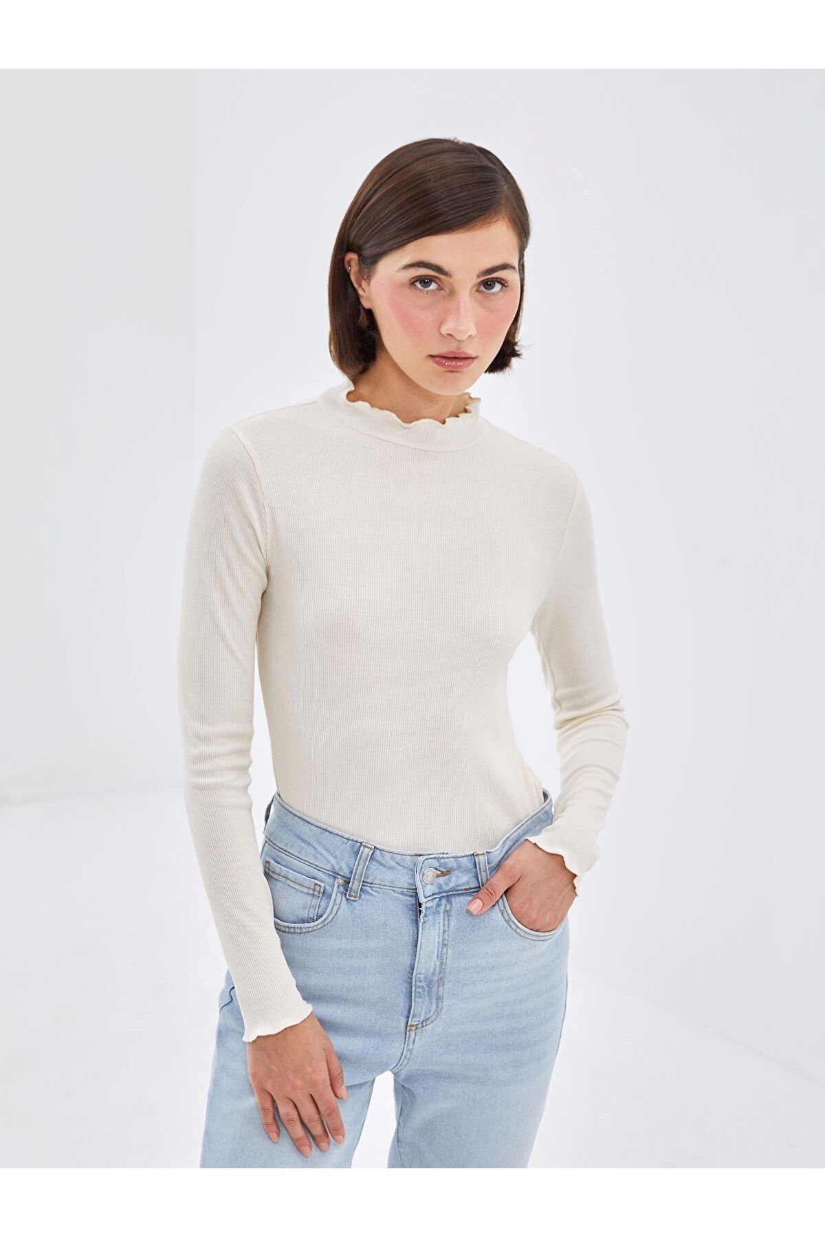 LC Waikiki LCW Modest Ekru Dik Yaka Dokulu Kadın Body