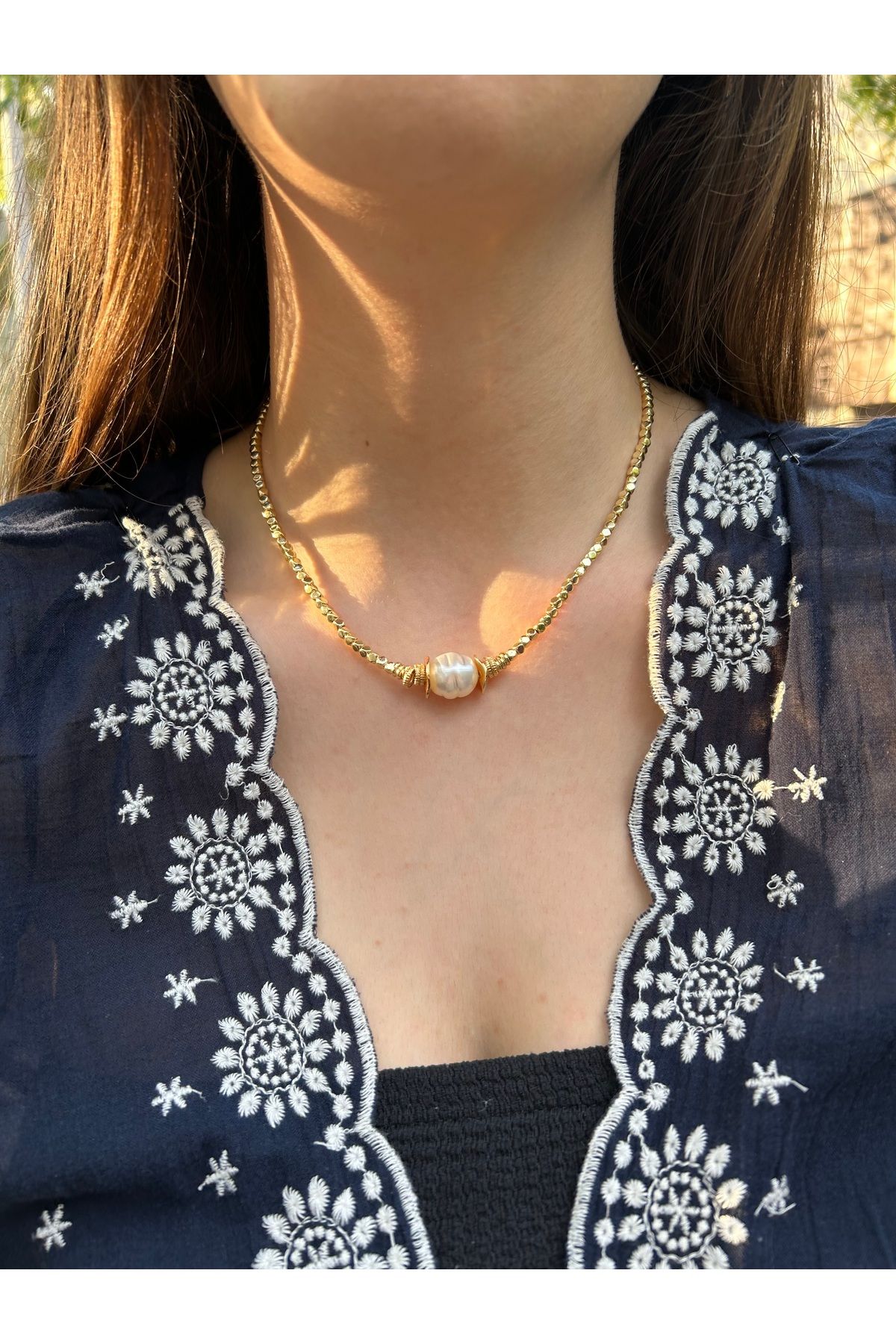 Leorat Store Gold Detaylı Ortası İncili Kübik Kolye, Altın Kaplama Kolye