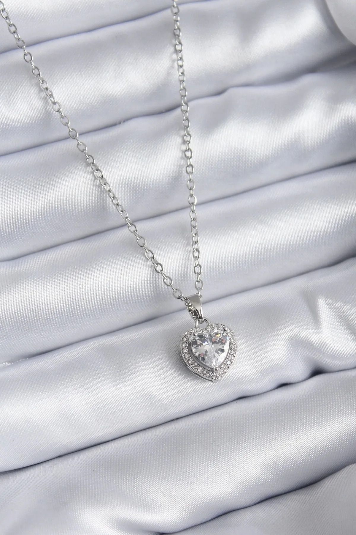 LAVİNYAMJEWELLERY 316L ÇELİK ZİNCİR GÜMÜŞ RENK KALP MODEL CHARM KADIN KOLYE