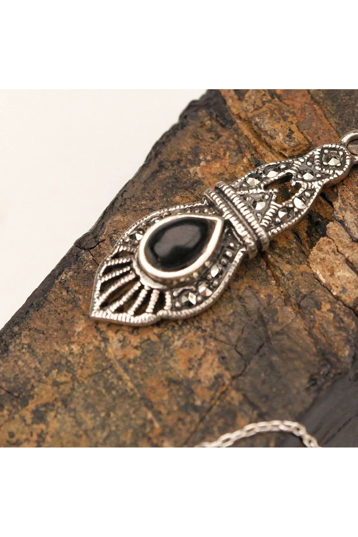 OurStyles Kemerli Gümüş Zincirli Oltu Taşlı Kolye