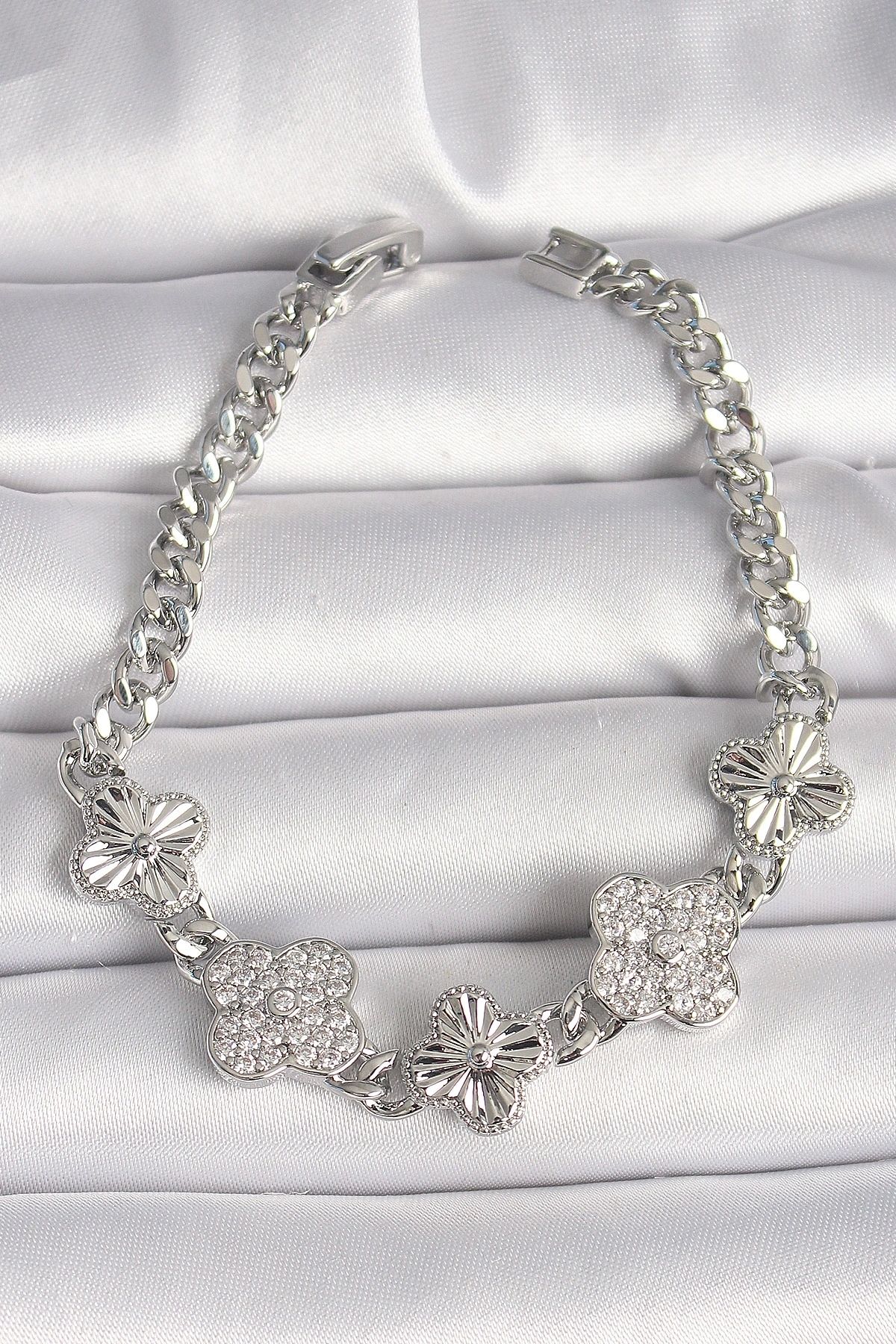 OurStyles Pirinç Gümüş Renk Zincir Yonca Model Kadın Bileklik - TJ-BB6837