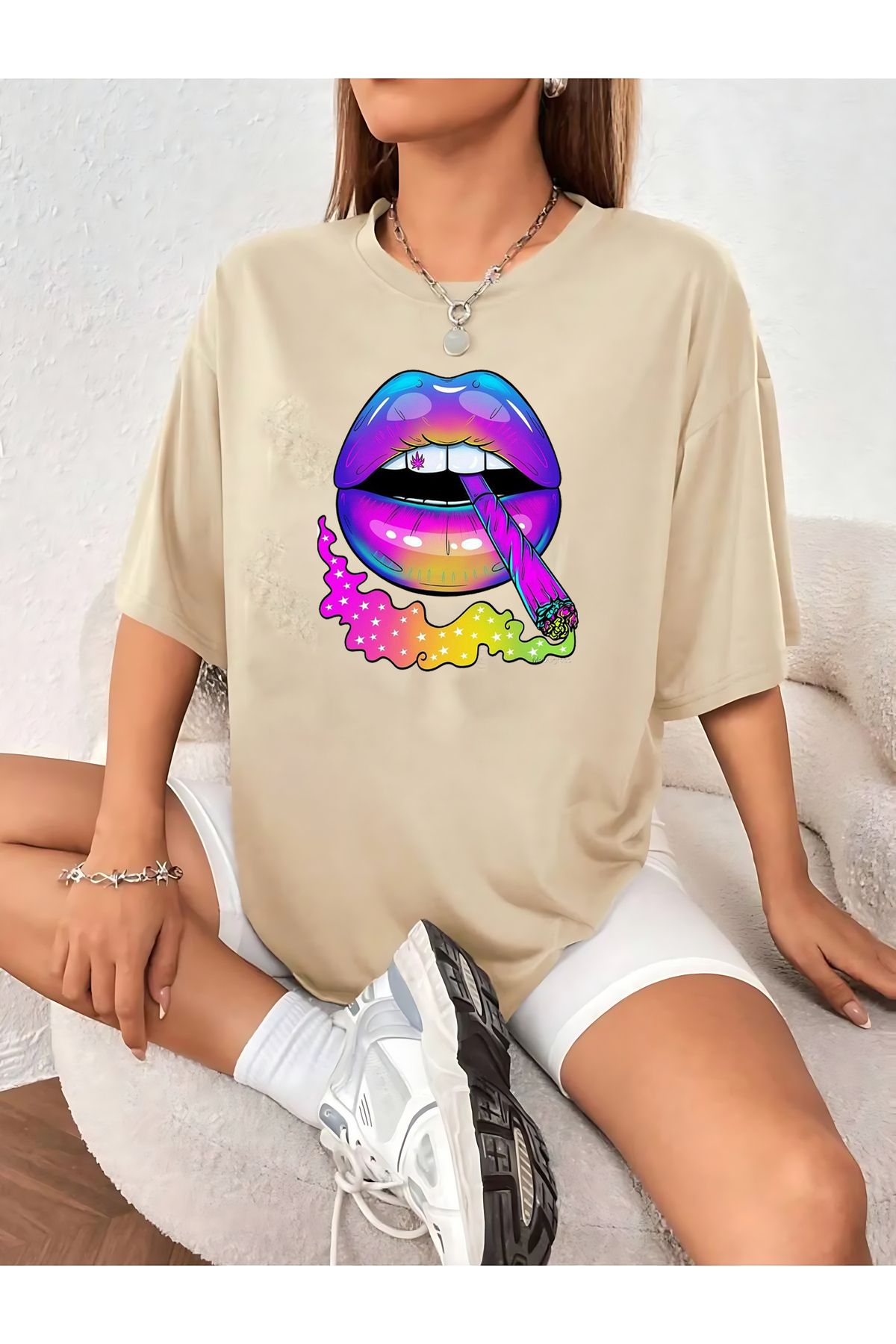 Pisa Art dudak baskılı t-shirt