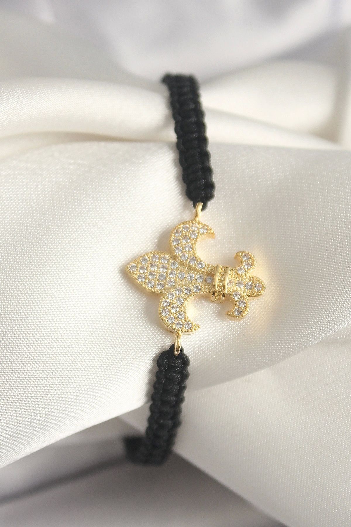 OurStyles Pirinç Gold Renk Zirkon Taşlı Zambak Figür Asansörlü Makrome Model Kadın Bileklik - TJ-BB6801