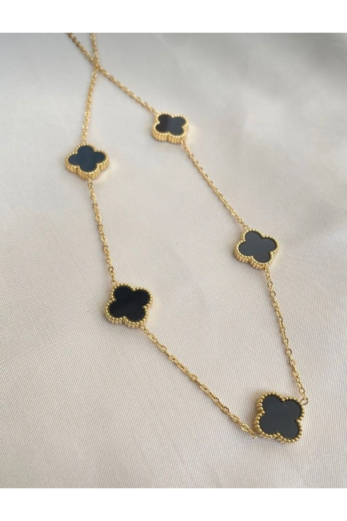 GLOWVİA AKSESUAR Siyah Taşlı Mini Yonca Gold Kolye