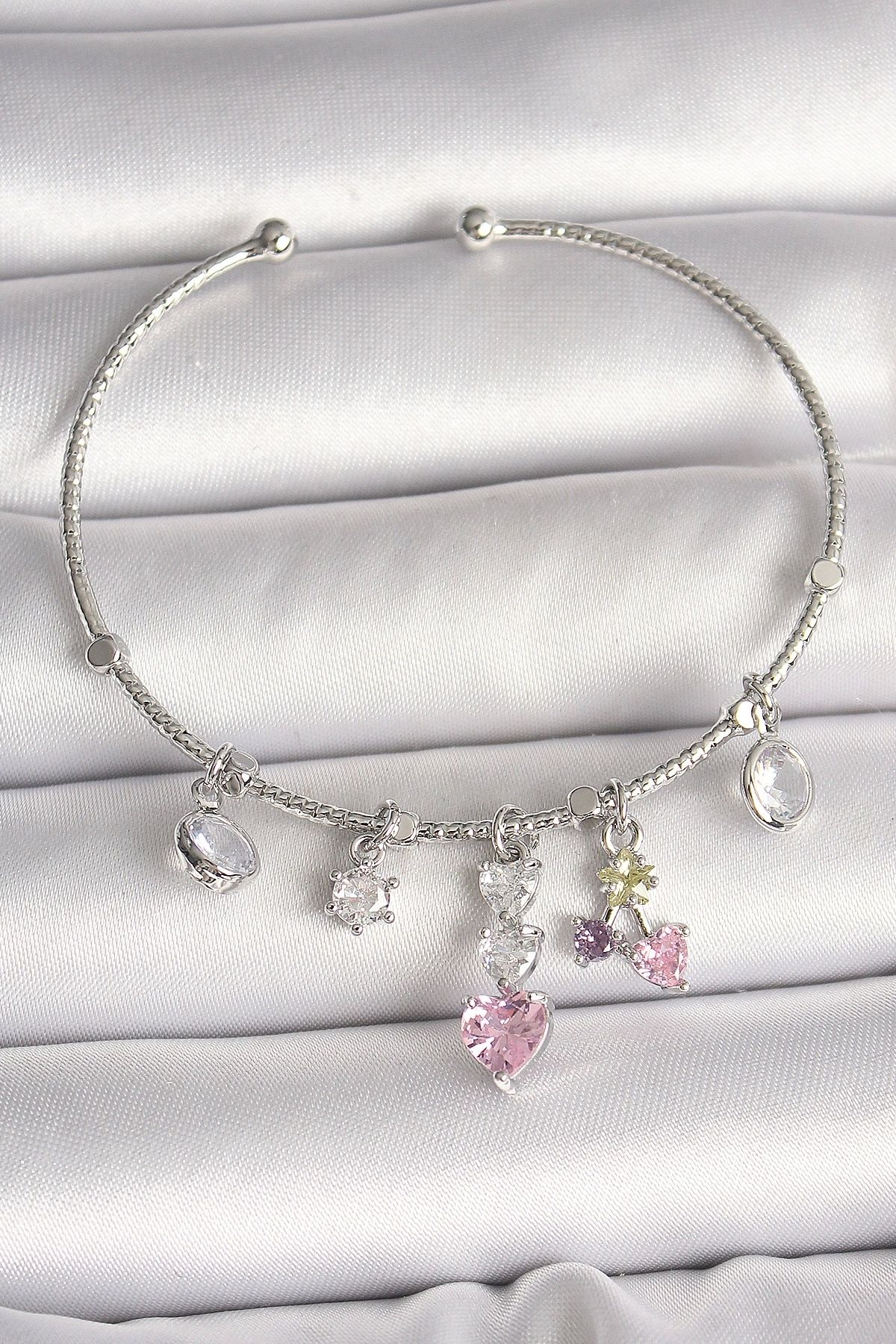 OurStyles Pirinç Gümüş Renk Sallantı Zirkon Taşlı Kalp Figür Charm Kadın Bileklik - TJ-BB6910