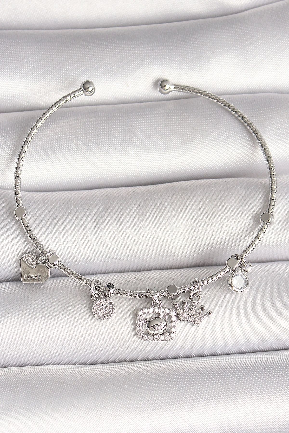 OurStyles Pirinç Gümüş Renk Sallantı Zirkon Taşlı Ayıcık Figür Taç Detay Charm Kadın Bileklik - TJ-BB6907