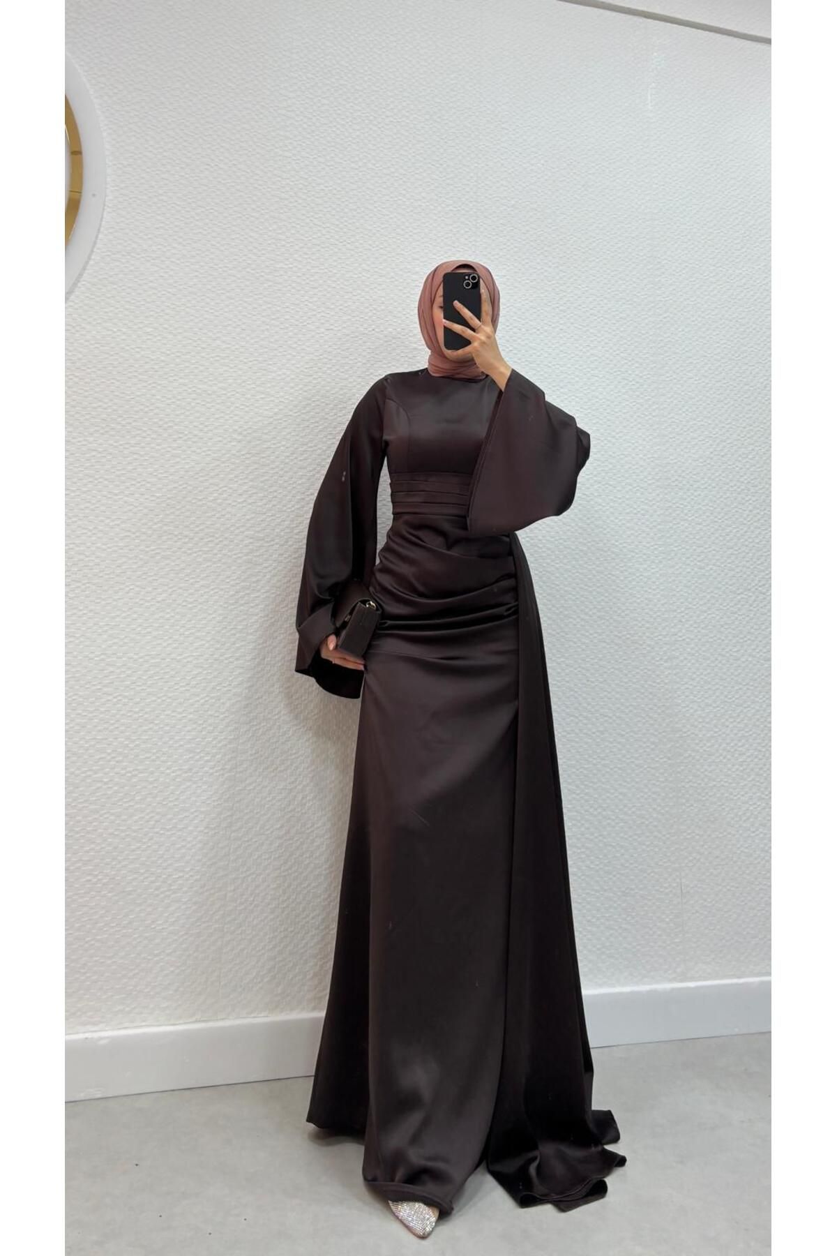 modadeywearst Drape Detaylı Kuyruklu Saten Tesettür Abiye