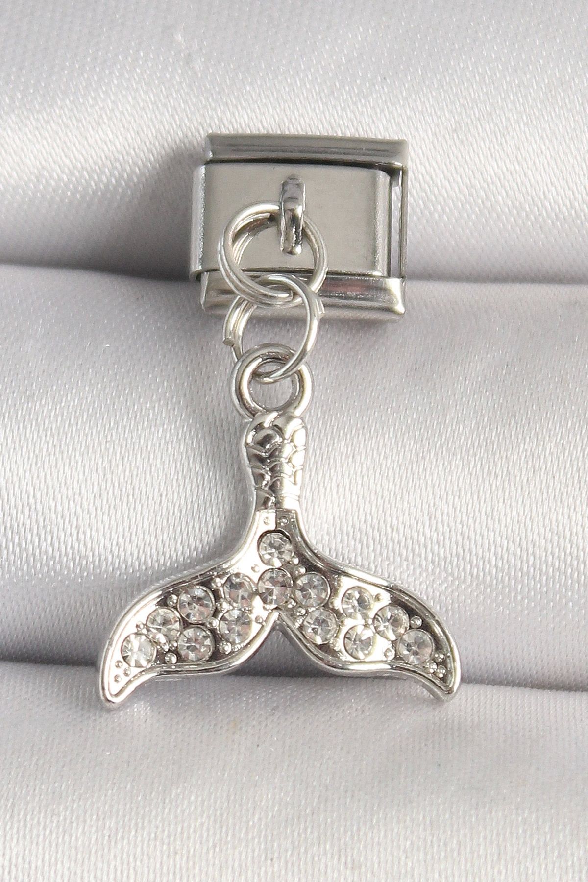 OurStyles 316L Çelik Gümüş Renk Zirkon Taşlı Balık Kuyruğu Model Nomination Charm - TJ-BC1252