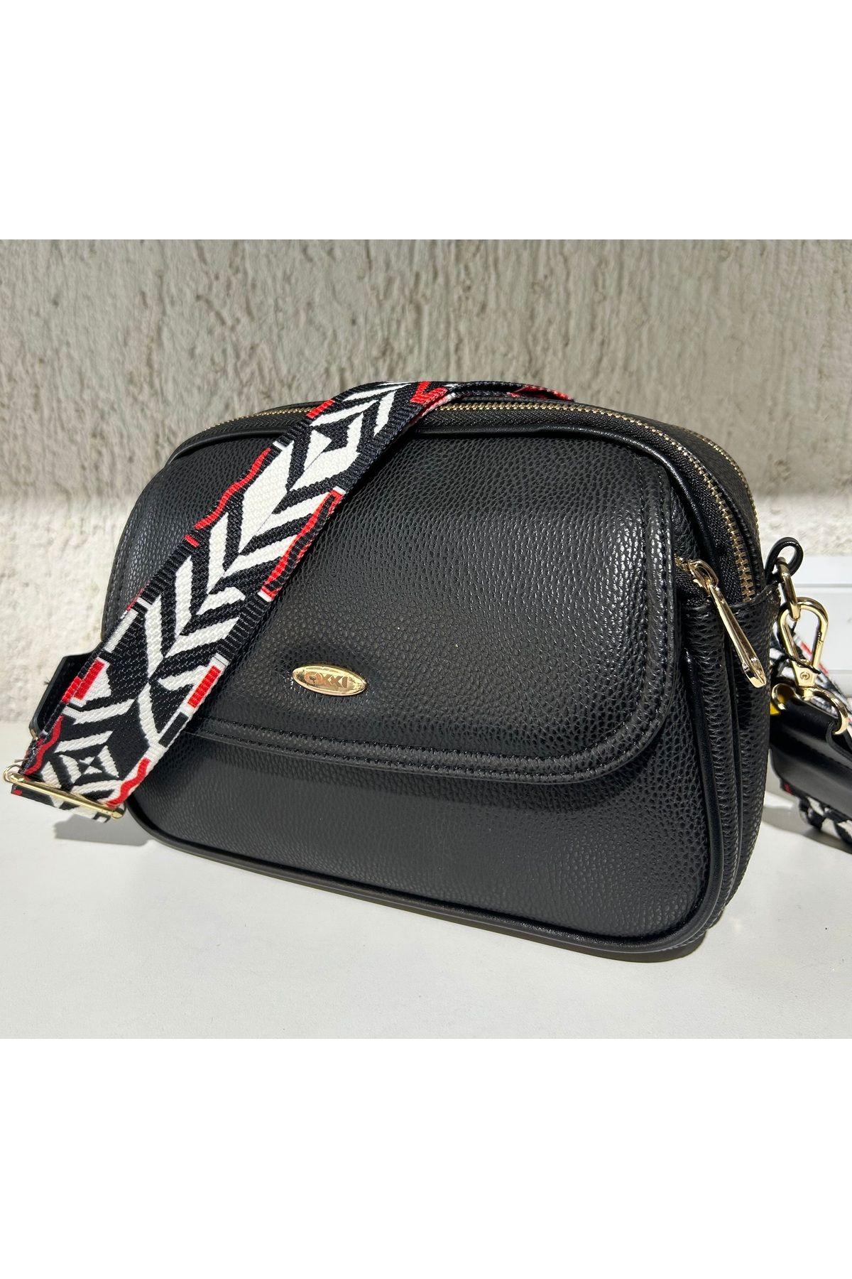 Oxxi Handbags Kadın Siyah Çift Bölmeli Omuz Çantası – Etnik Desenli Askılı, Fonksiyonel ve Modern Tasarım