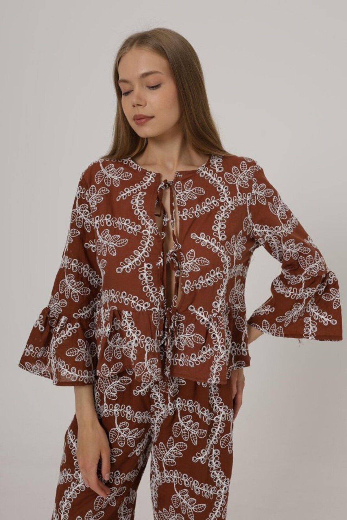 velmorafashion Fiyonk Bağlamalı Brode Bluz - Kahve