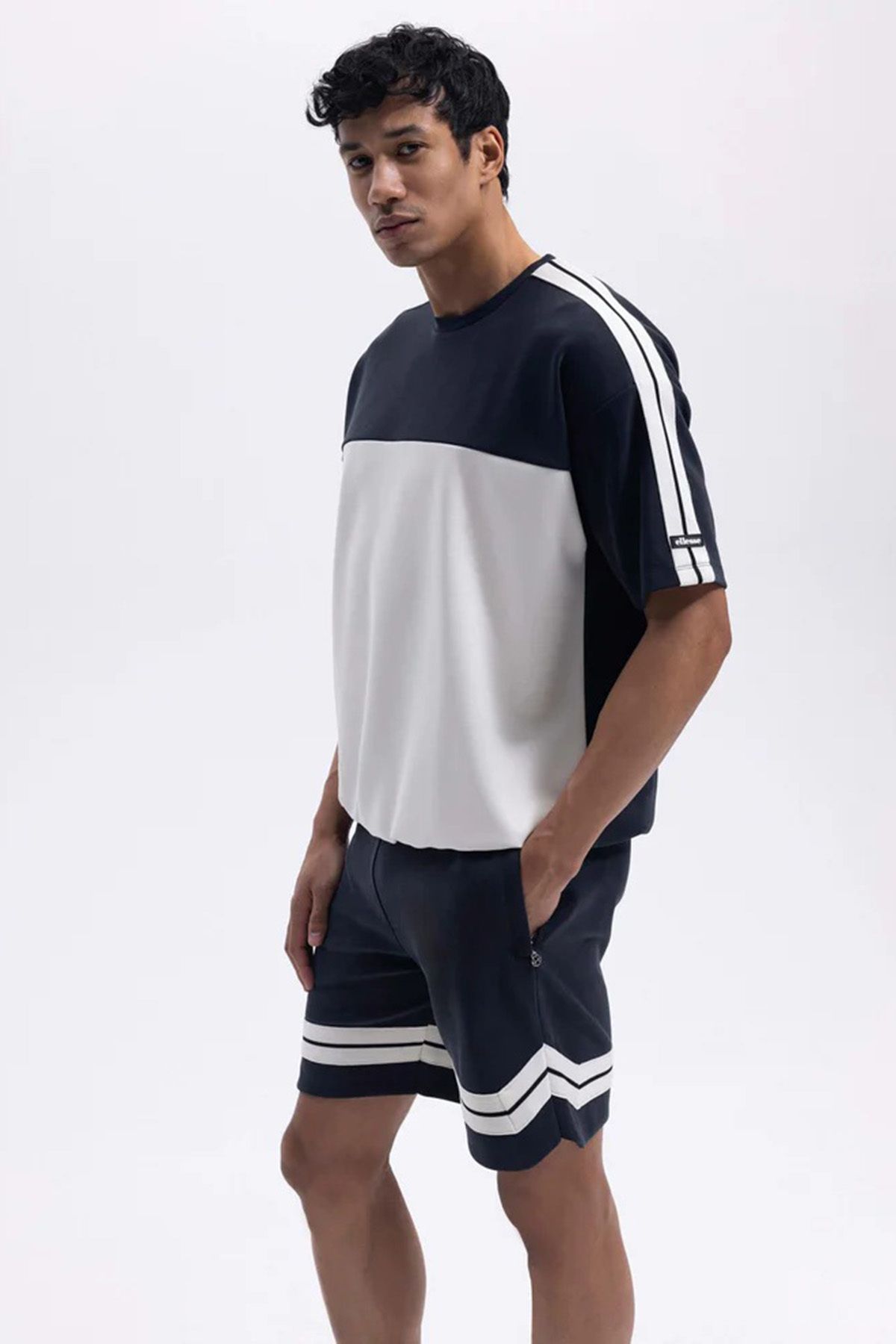 Ellesse Logolu Streç Şerit Detaylı Regular Fit Normal Bel Short Erkek SHORT EM489