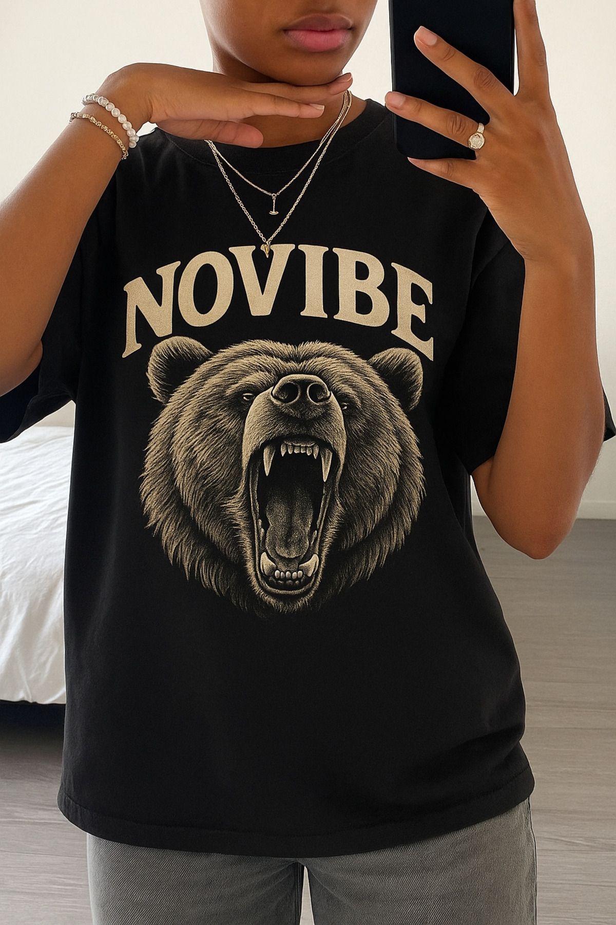 NoVibe Unisex Novibe Sayılı Adet Üretim Tasarım Ödüllü Figür Baskılı Kısa Kol %100 Pamuk T-shirt