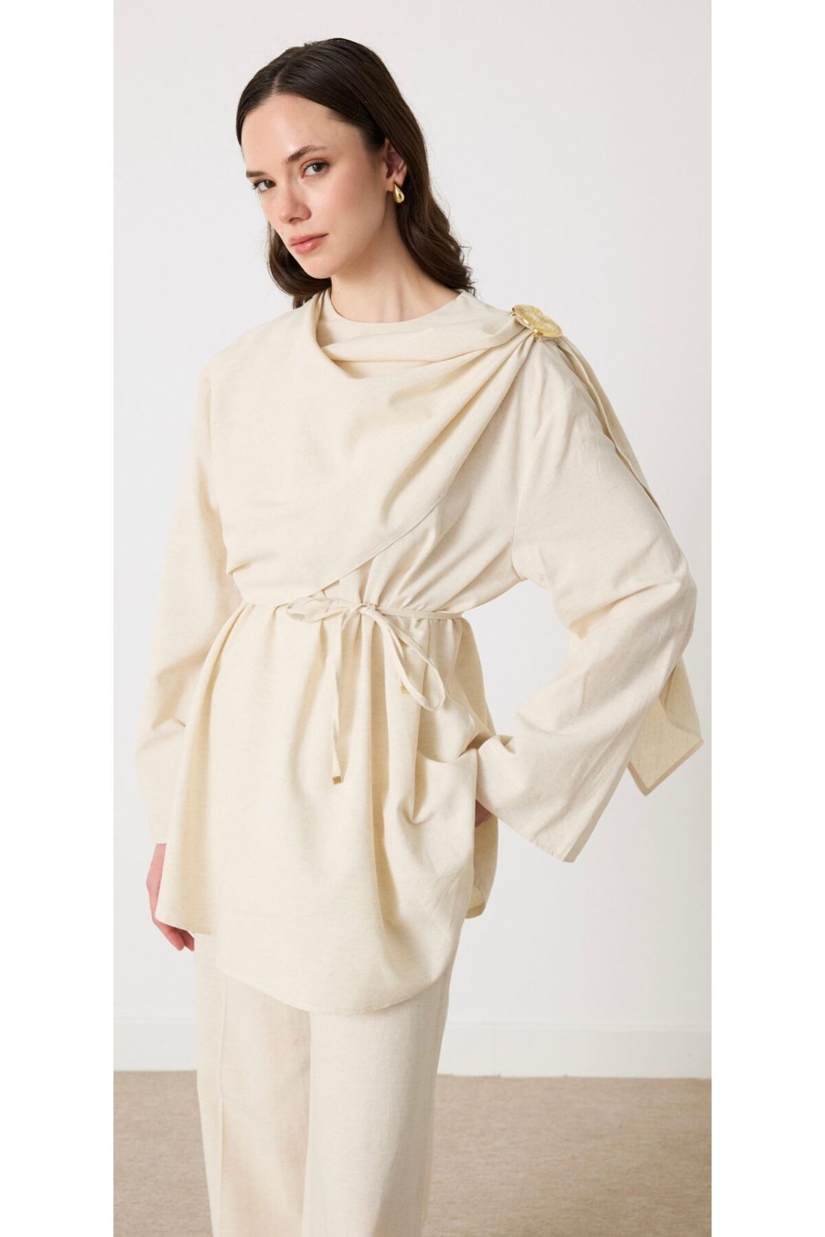 Nuesscollection Allerli Omuz Broş Tesettür Takım