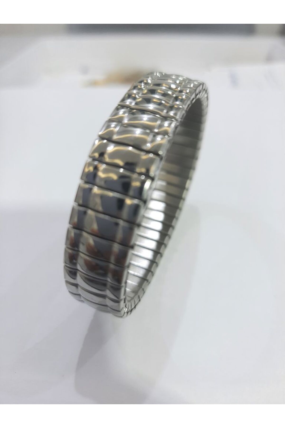 Tasarım Çelik Bileklik Metal Kavisli Elastik Model 1 Cm Genişlik 18 Cm Uzunluk Ortası Gümüş Kenarı Gümüş