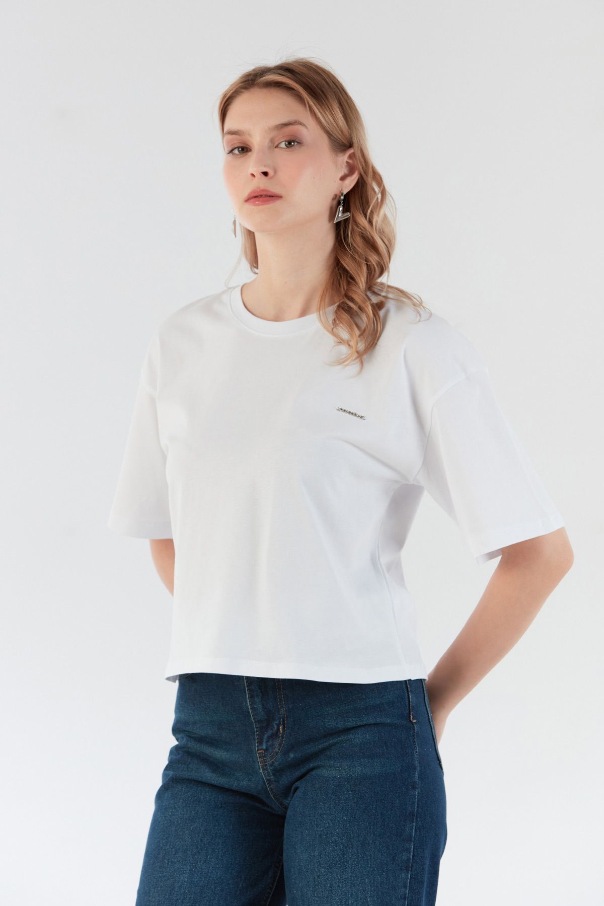 Fulla Moda Peacebud Aksesuar Detaylı Oversize Crop Tişört