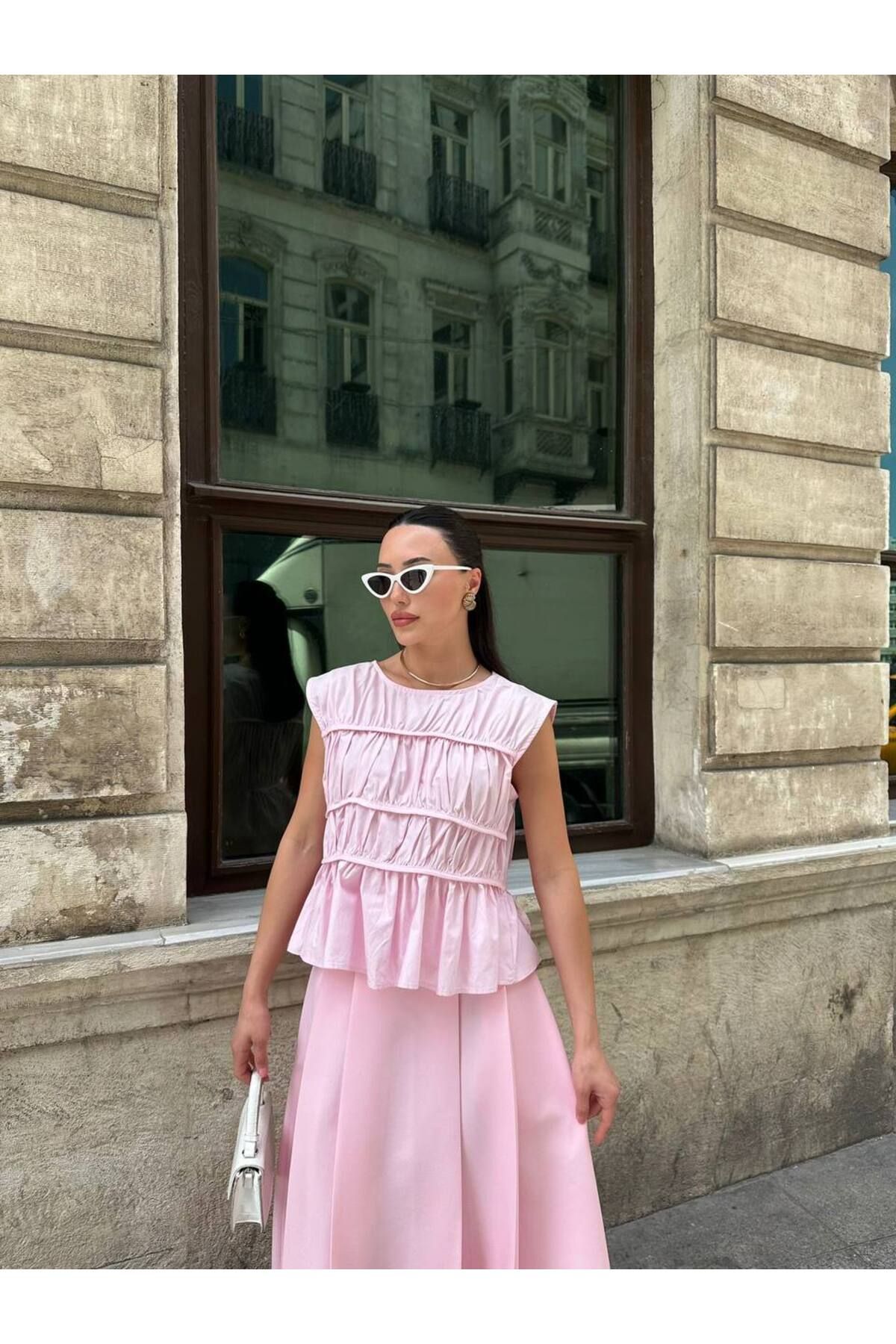 Hotfashion BÜZGÜ DETAYLI BİSİKLET YAKA SIFIR KOLLU BLUZ